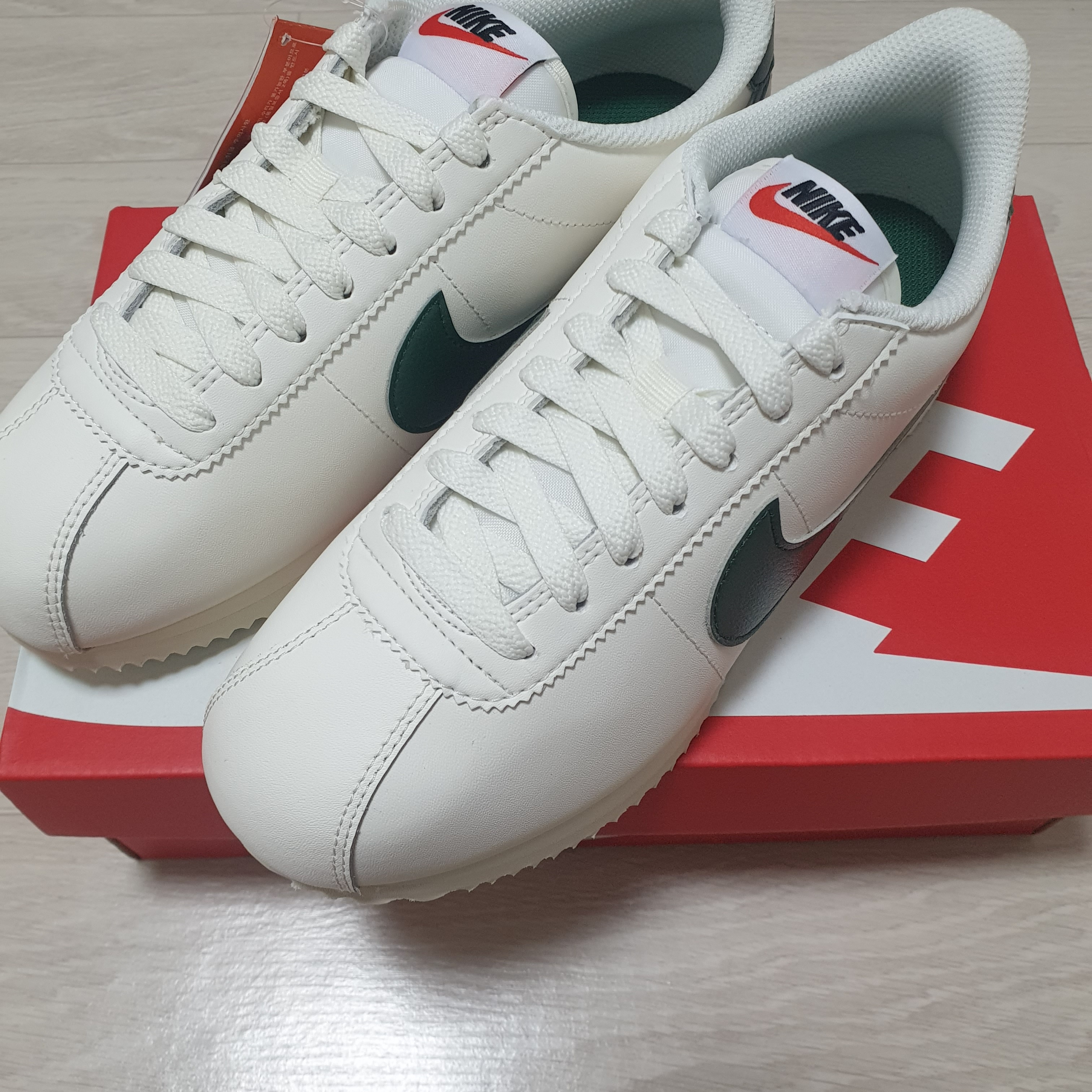 (W) Nike Cortez Gorge Green and Malachite 착용 스타일 - 1