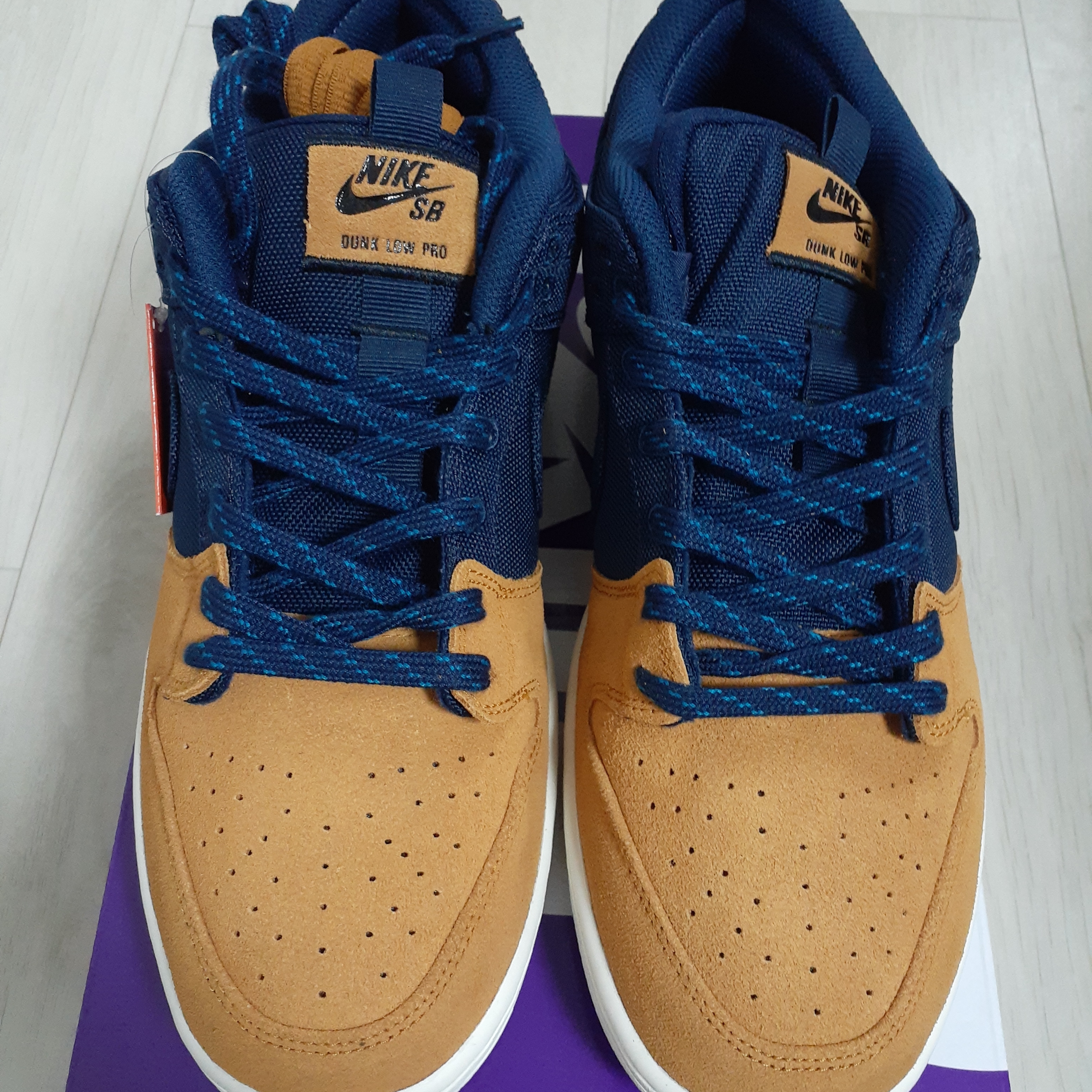 Nike SB Dunk Low Pro Premium Desert Ochre and Midnight Navy 착용 스타일 - 3