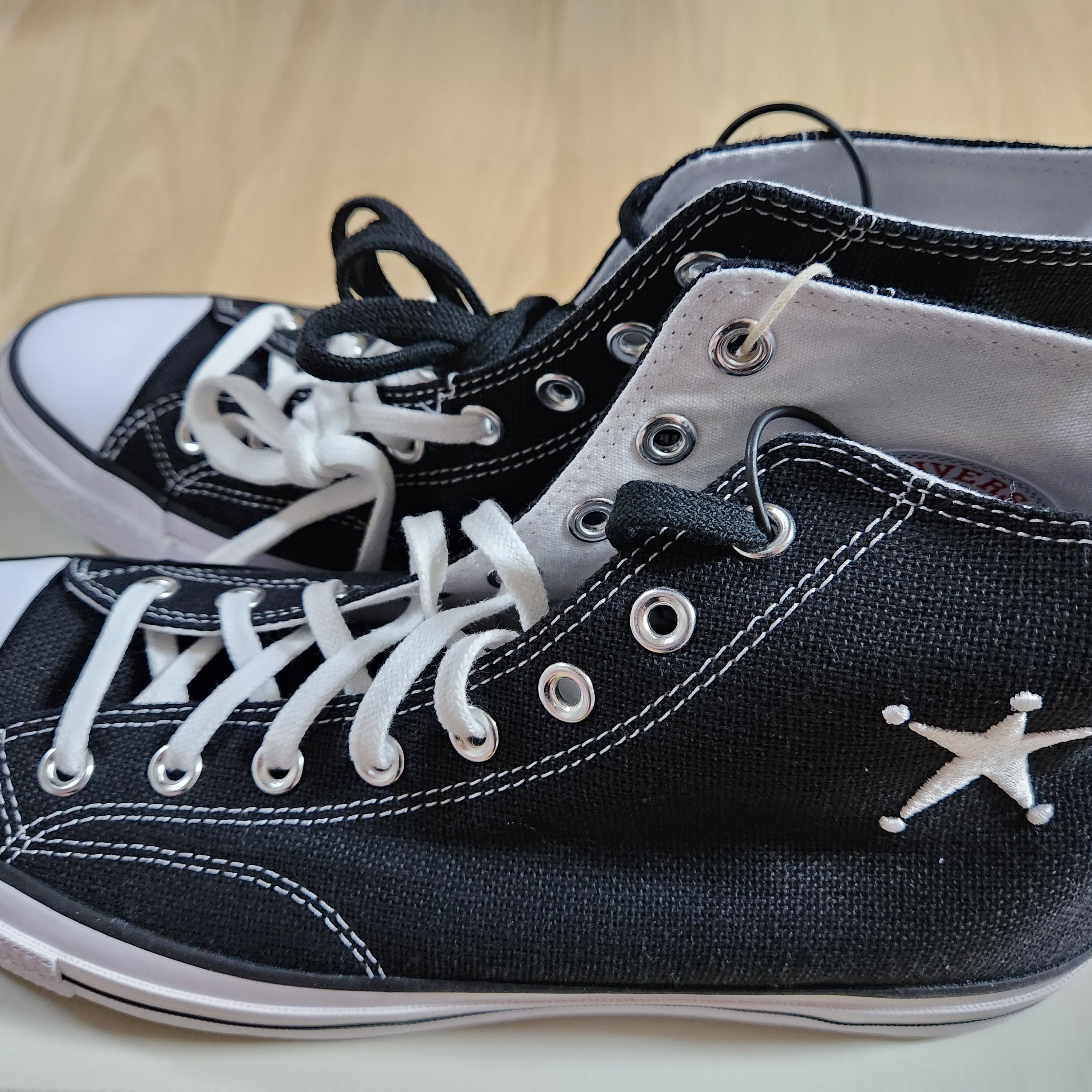 Converse x Stussy Chuck 70 High Black 착용 스타일 - 4