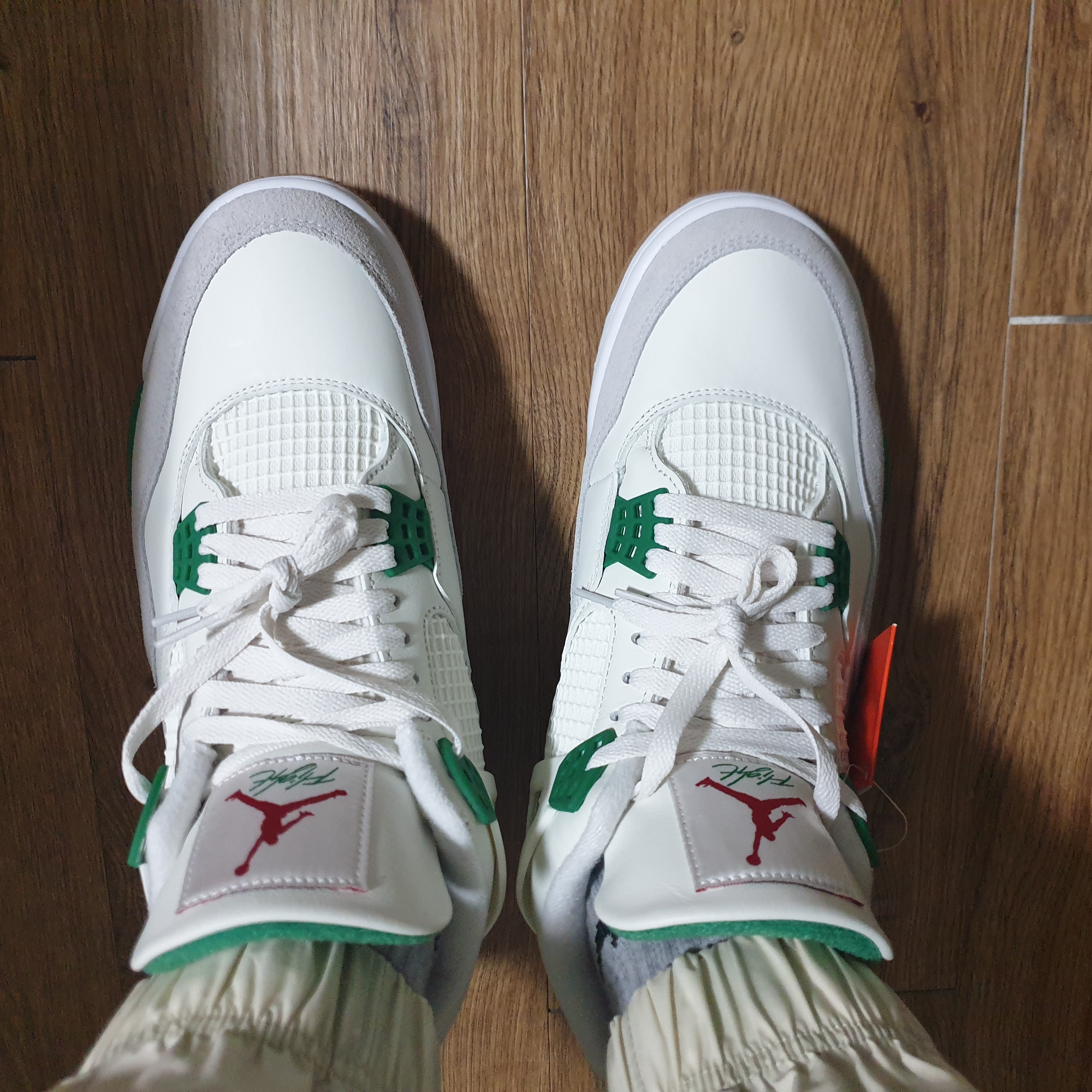 Jordan 4 x Nike SB Retro SP Pine Green 착용 스타일