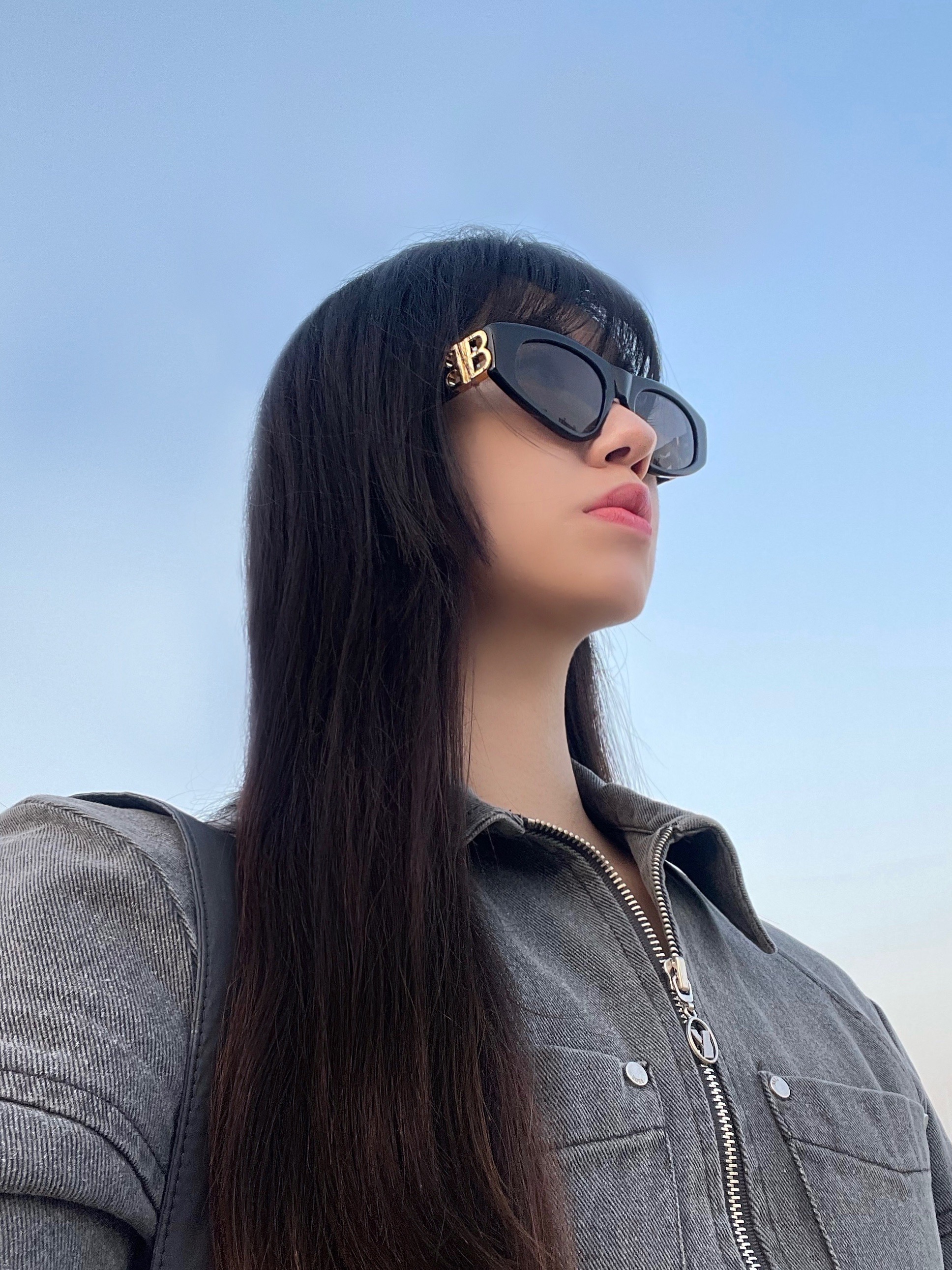Balenciaga Swift Oval Sunglasses Black 착용 스타일 - 2
