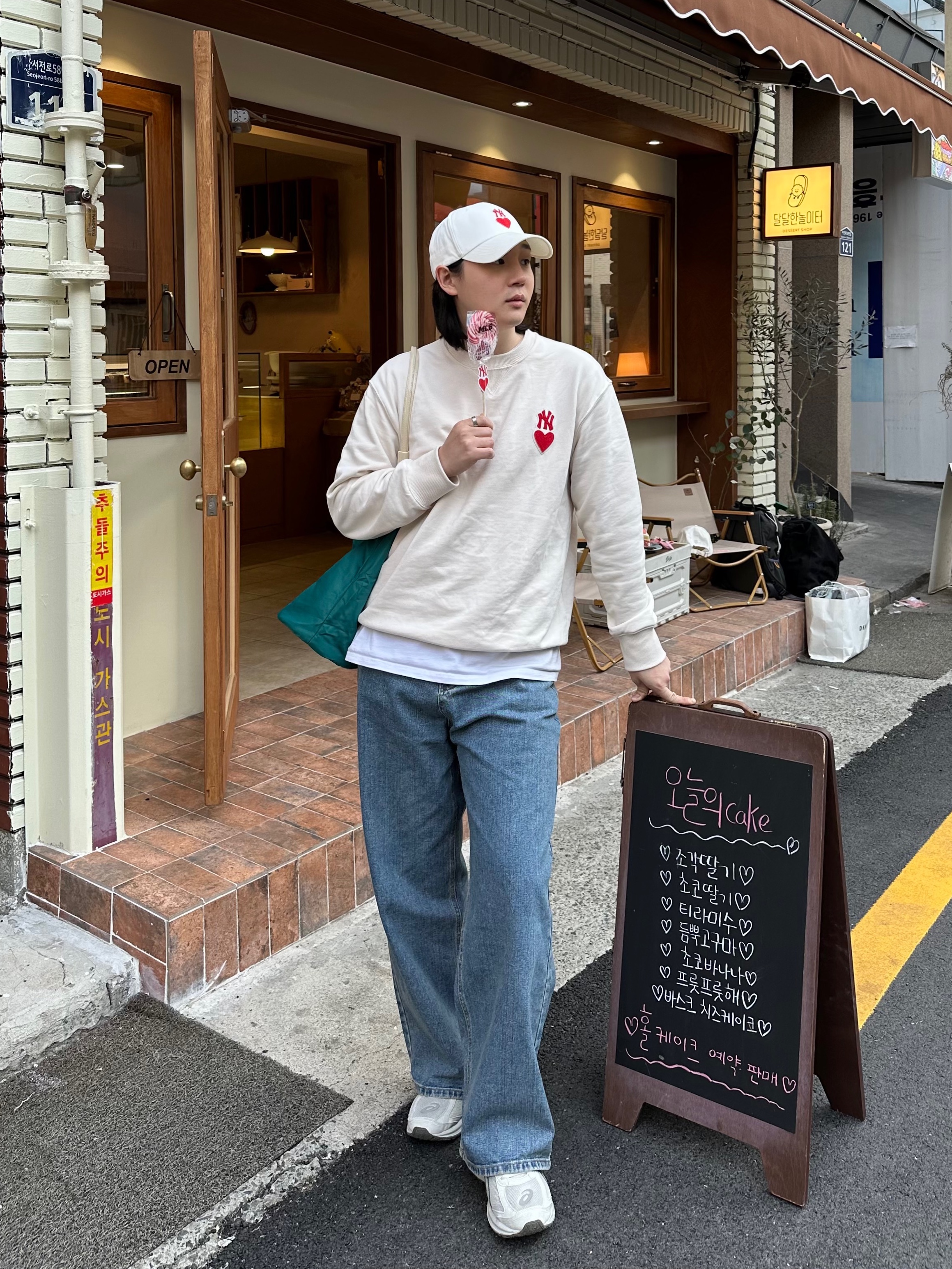 아식스 조그 100 S 버치 - 2E 와이드, (W) 어그 클래식 울트라 미니 부츠 체스트넛 착용 스타일 - 3