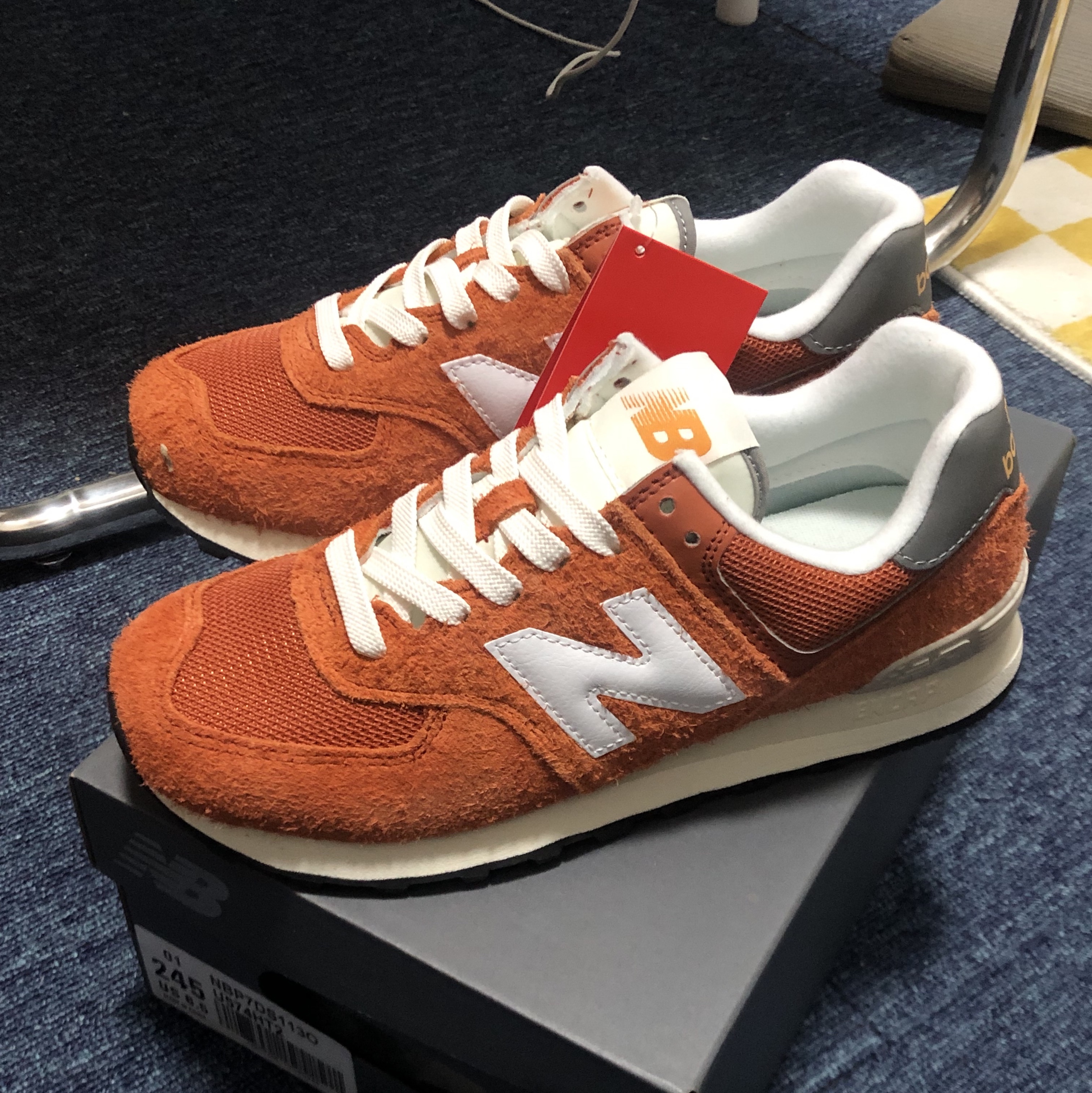 New Balance 574 Heritage Orange Burst White 착용 스타일