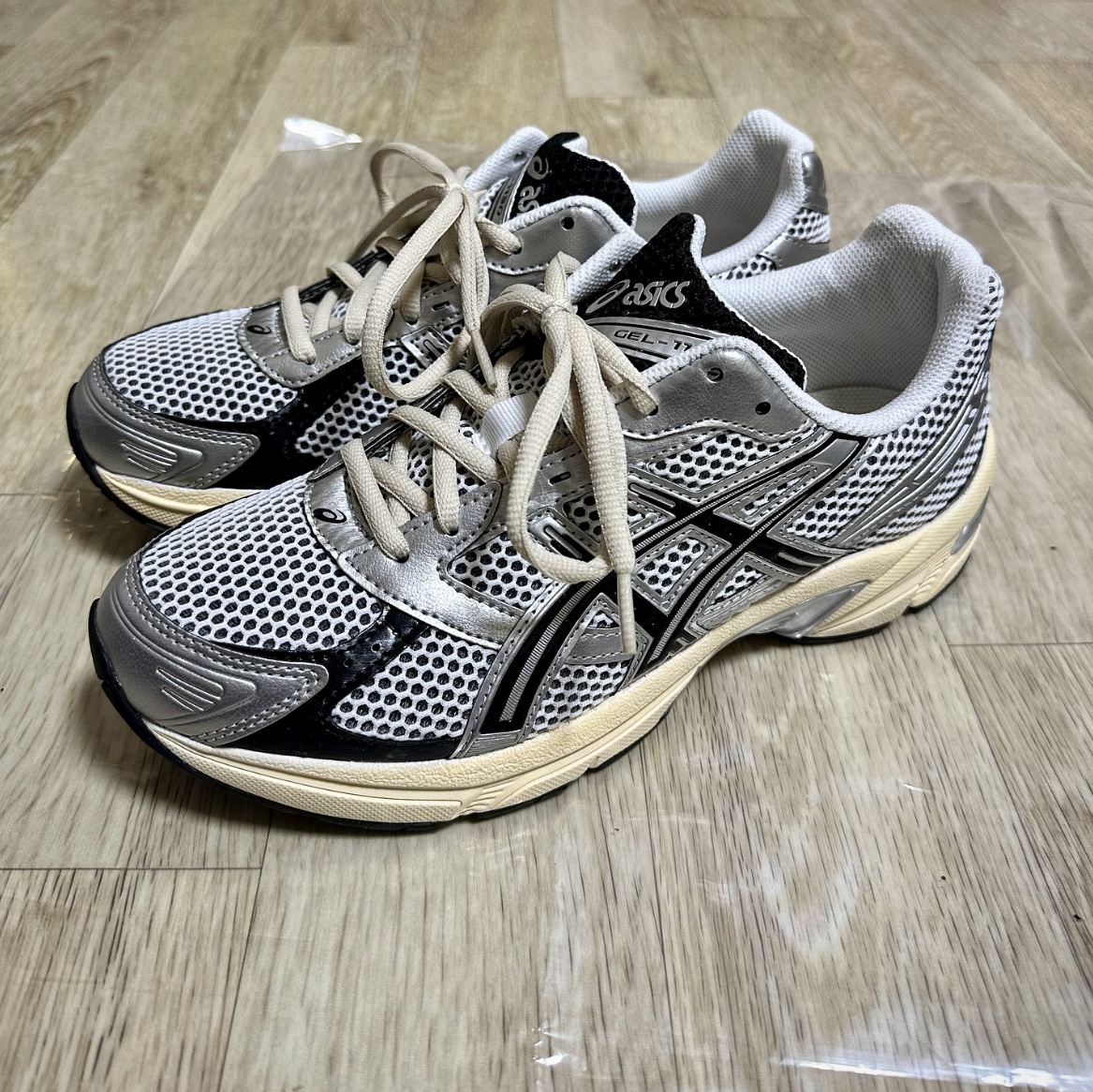 Asics Gel-1130 White Black 착용 스타일