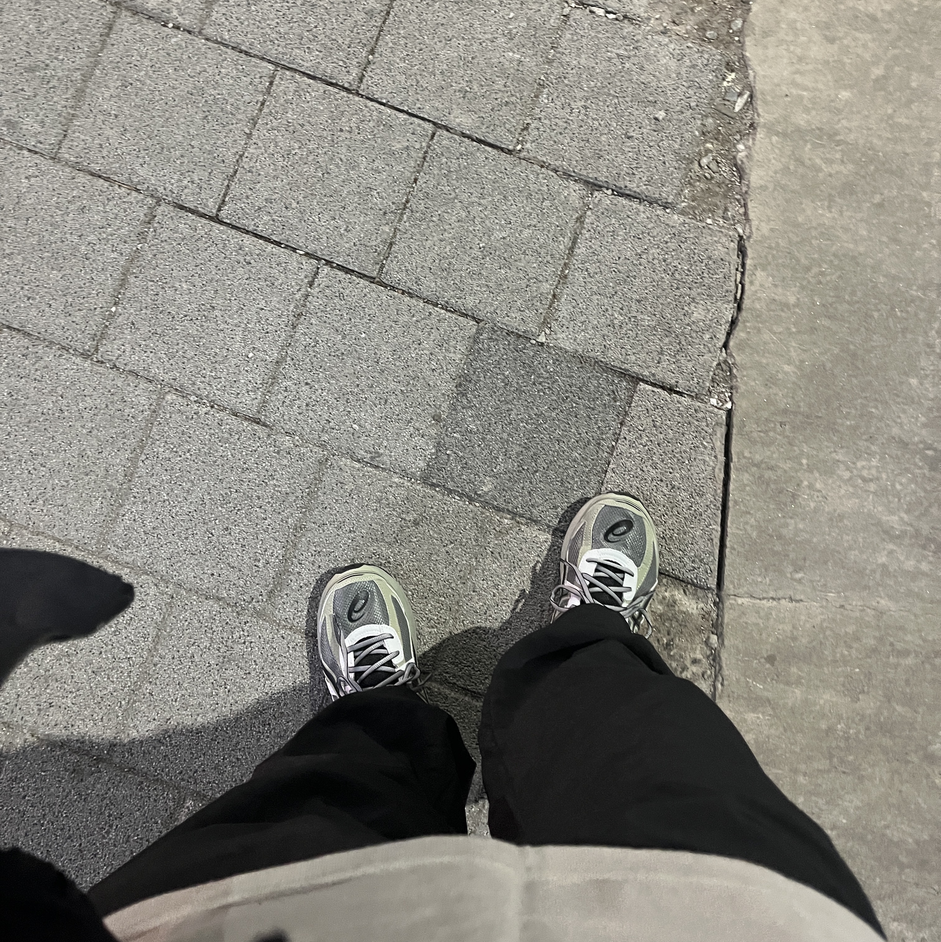 Asics Jog 100 S Sheet Rock - 2E Wide 착용 스타일