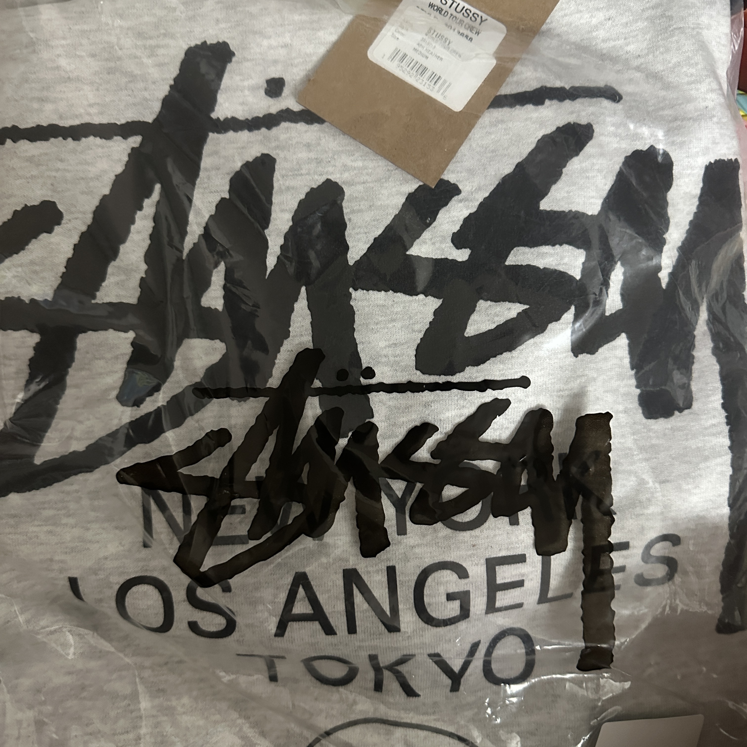Stussy World Tour Crew Ash Heather 2023 착용 스타일