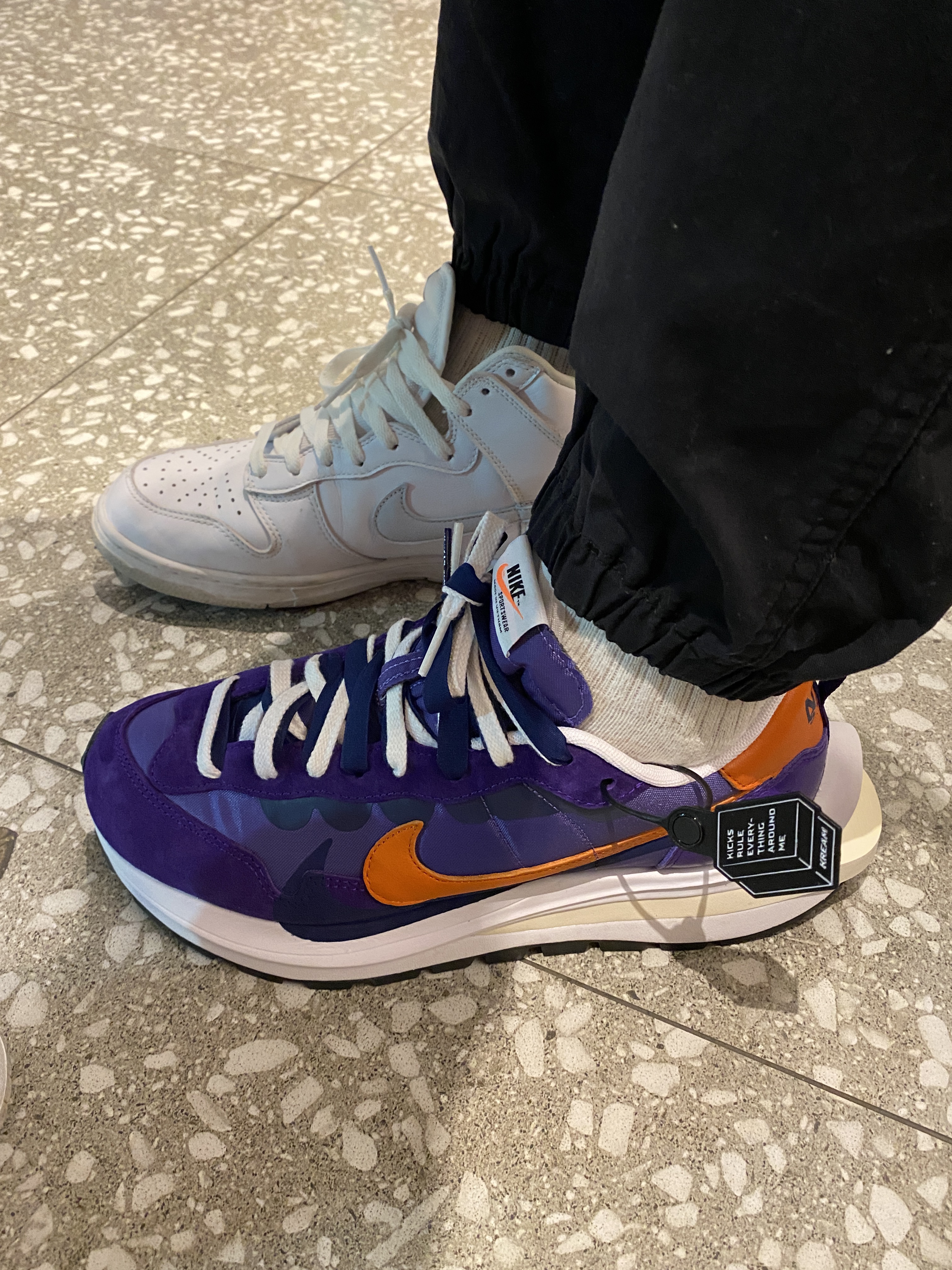 Nike x Sacai VaporWaffle Dark Iris 착용 스타일 - 2