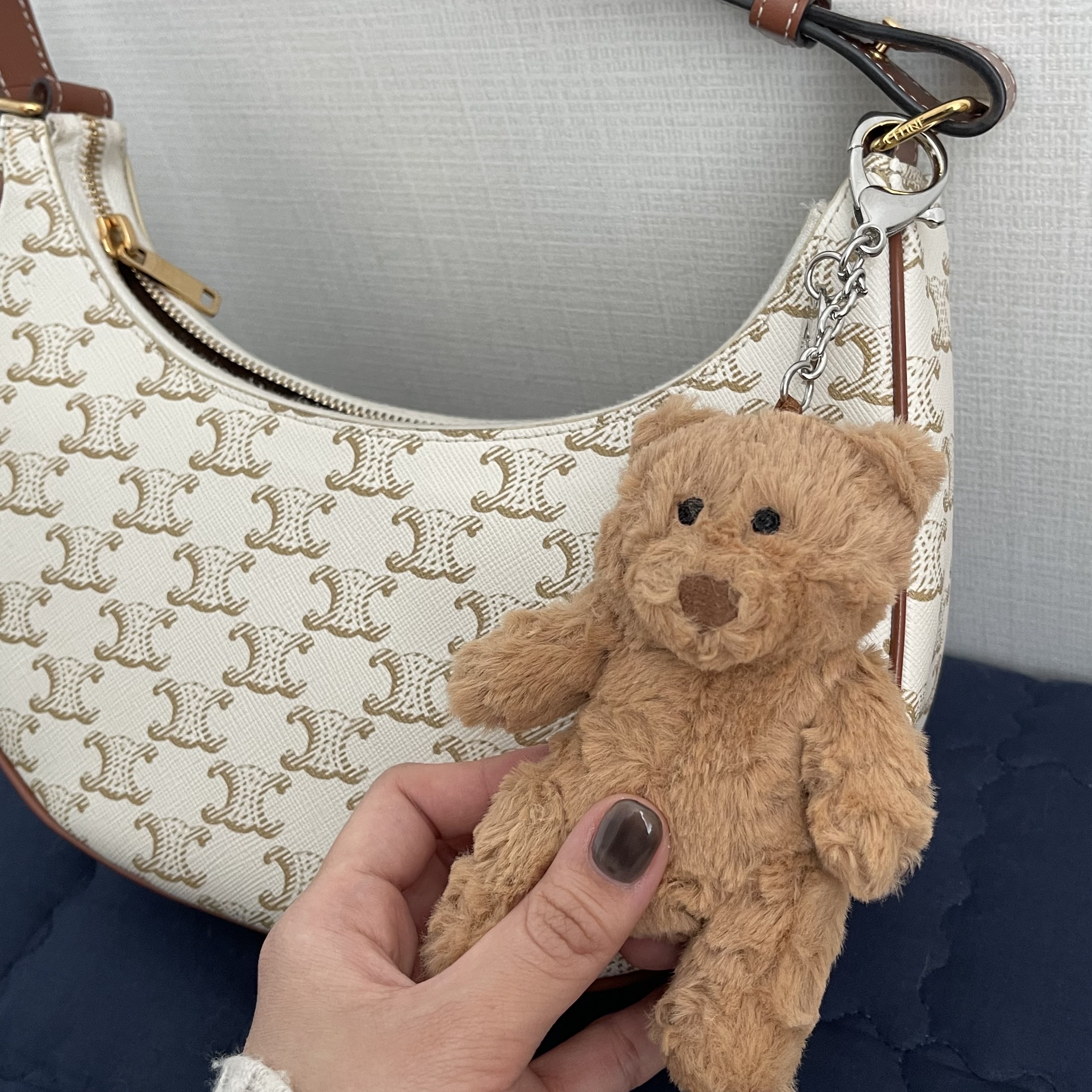 Jellycat Bartholomew Bear Bag Charm Brown 착용 스타일 - 3