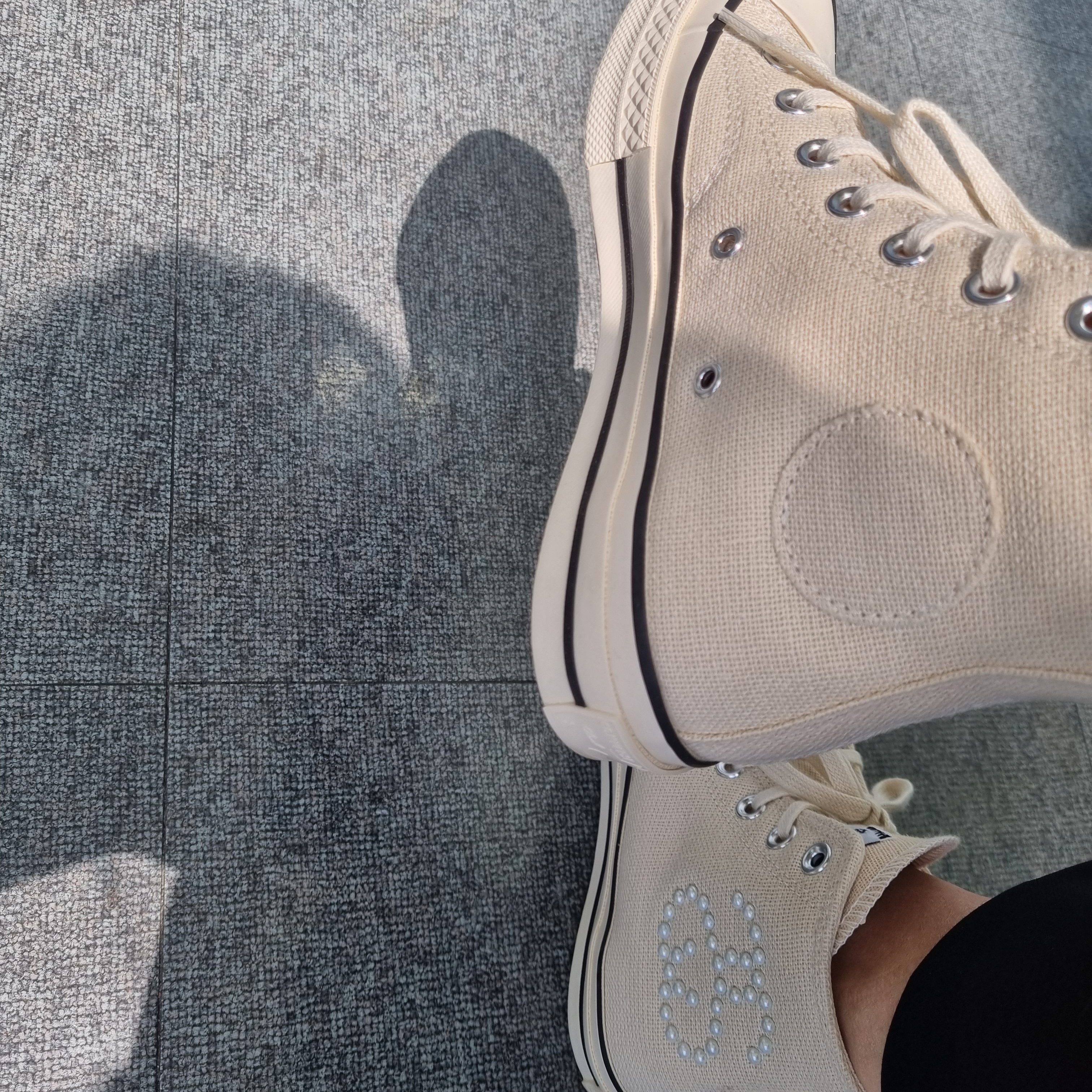 Converse x Stussy Chuck 70 High Natural Ivory 착용 스타일 - 1