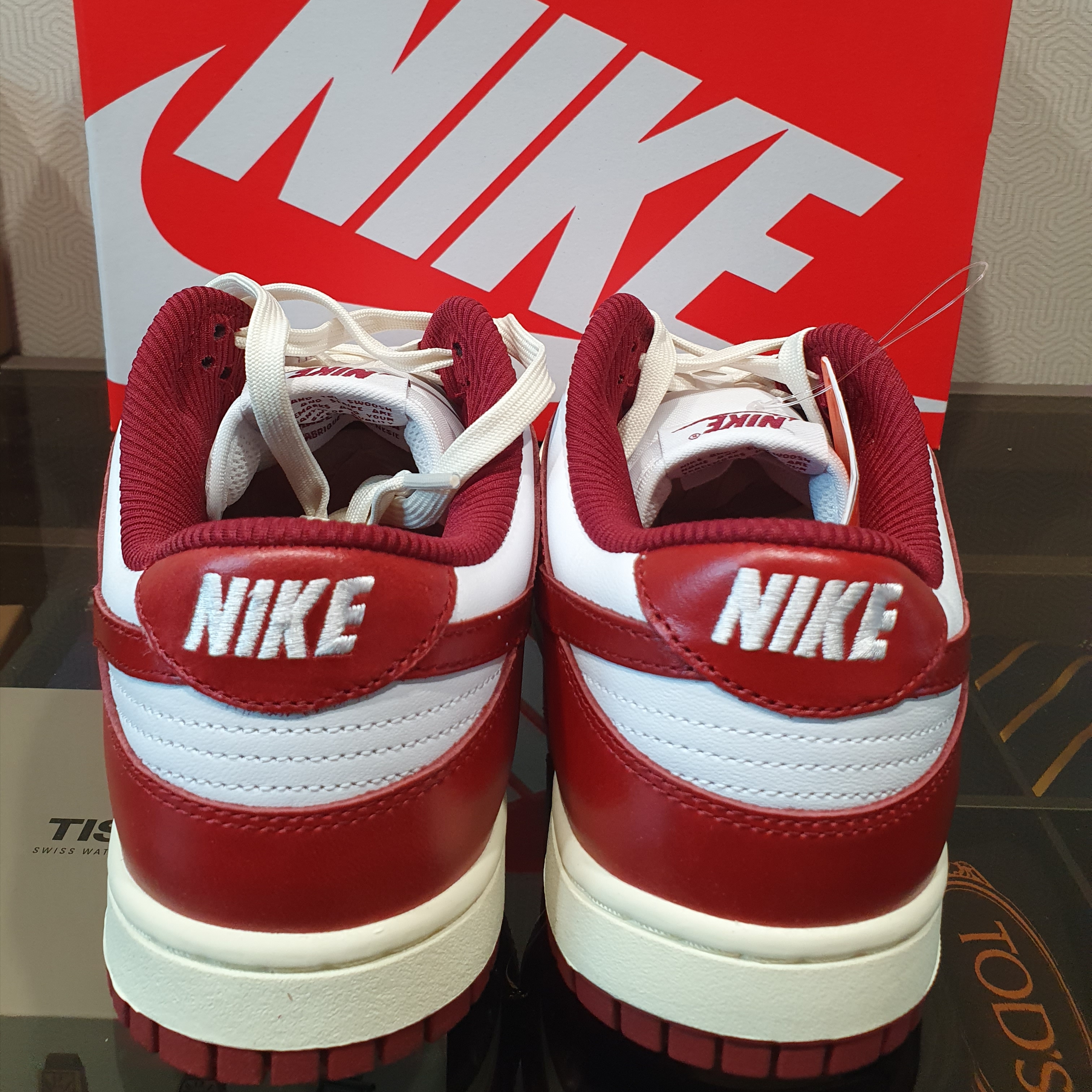 (W) Nike Dunk Low Retro PRM Team Red and White 착용 스타일 - 3