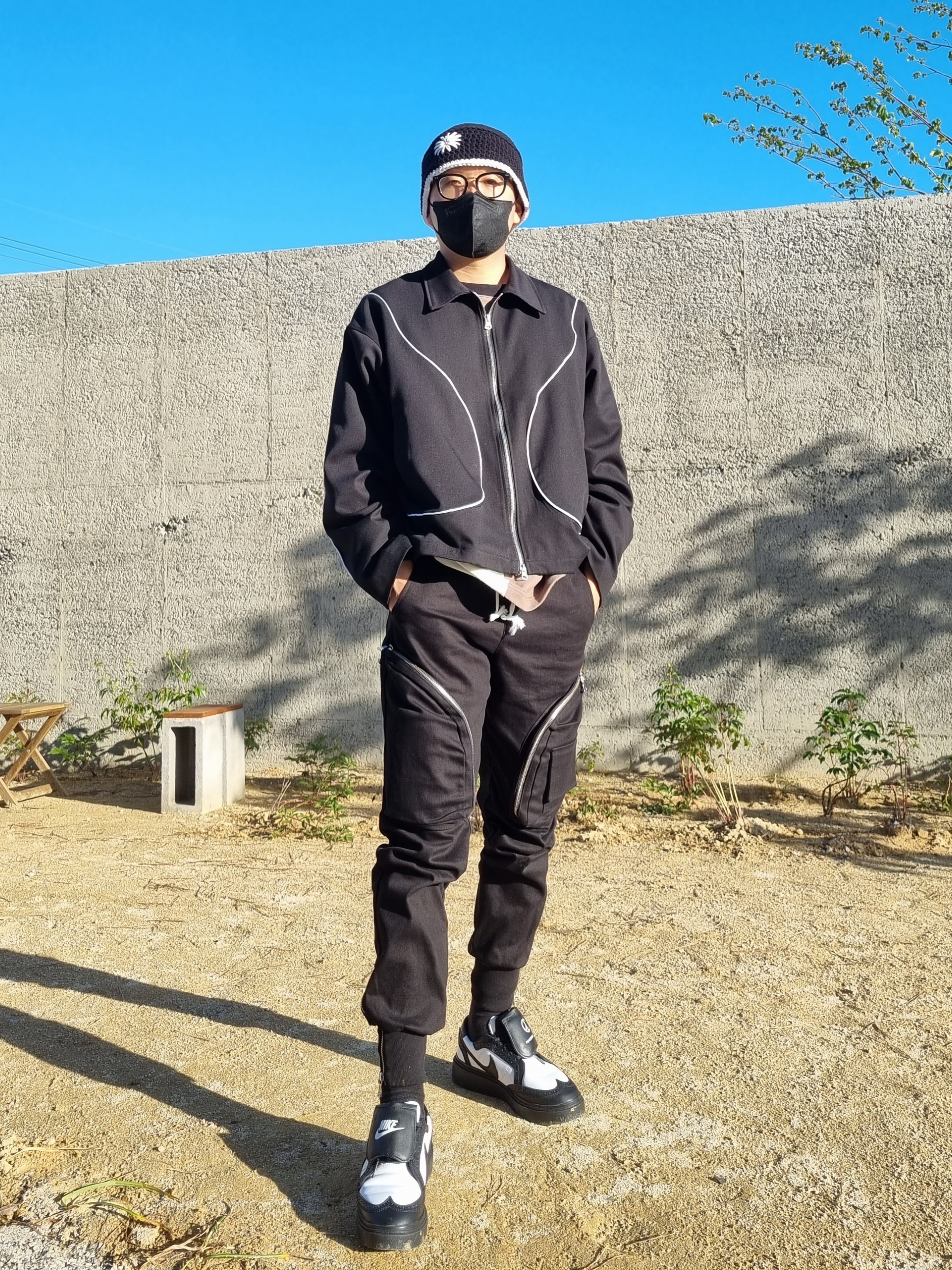 나이키 x 피스마이너스원 퀀도1 블랙 앤 화이트 착용 스타일 - 3