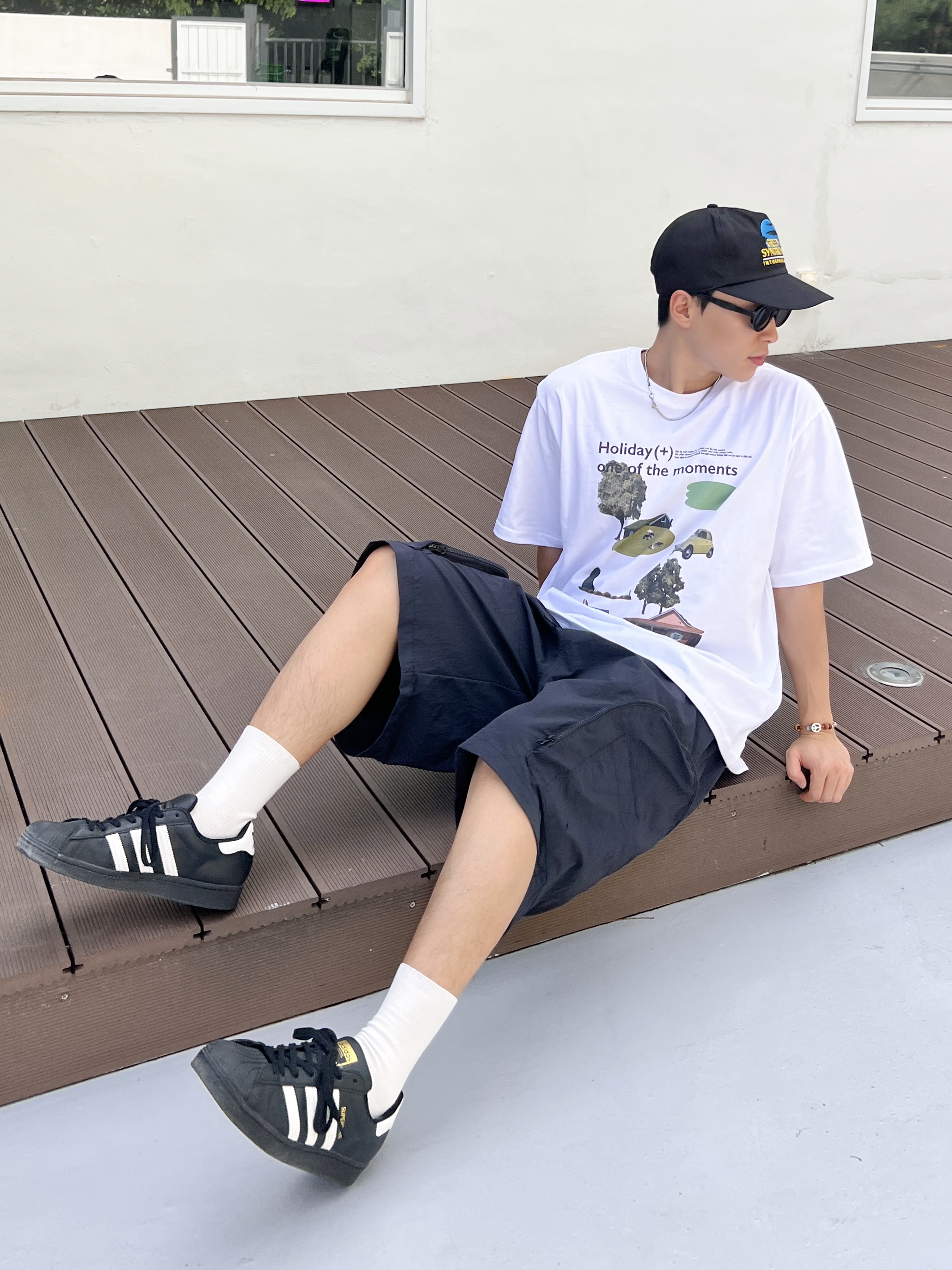 Adidas Superstar Core Black White 착용 스타일 - 1