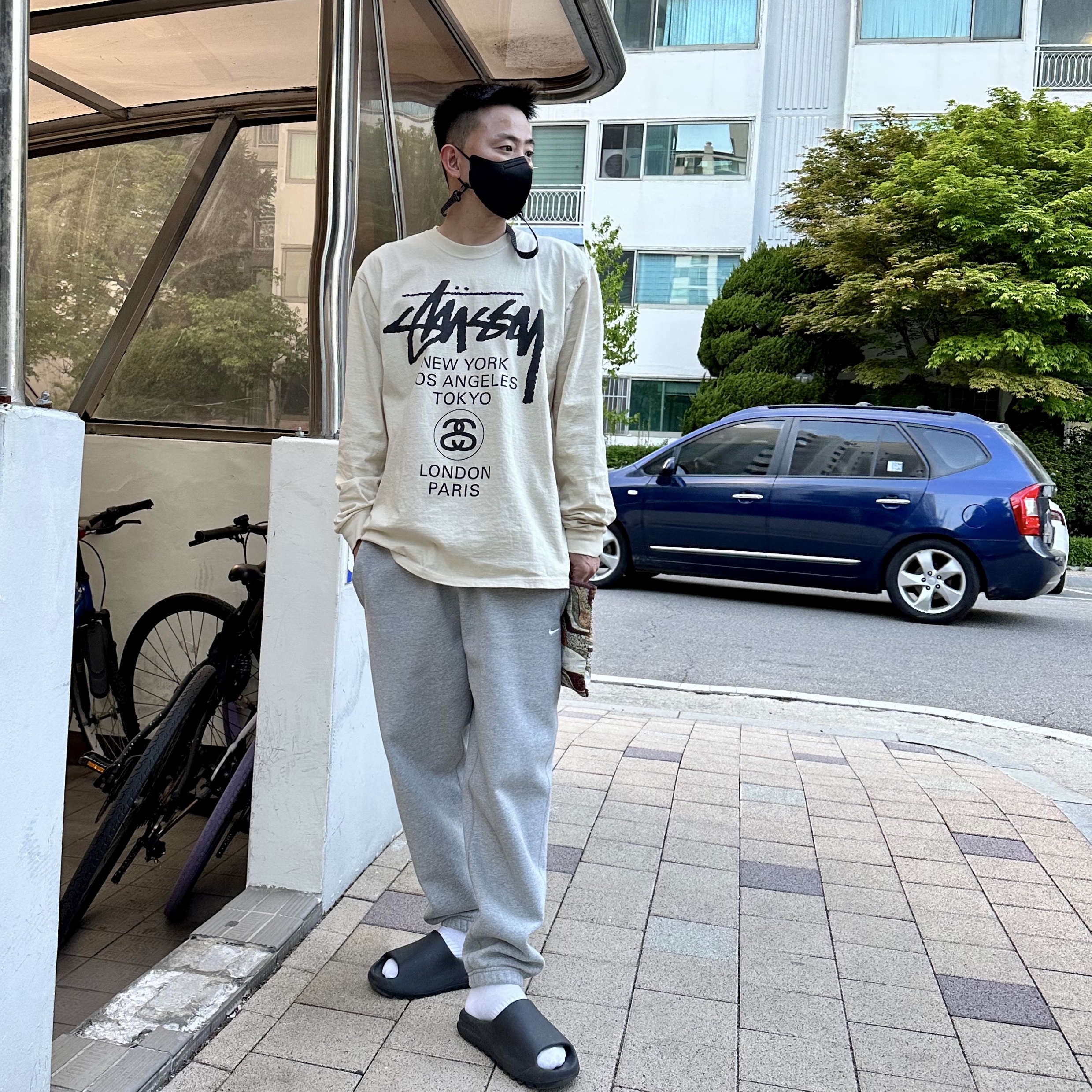 Stussy World Tour LS T-Shirt Putty, Nike NRG Solo Swoosh Fleece Pants Dark Grey Heather - Asia 착용 스타일