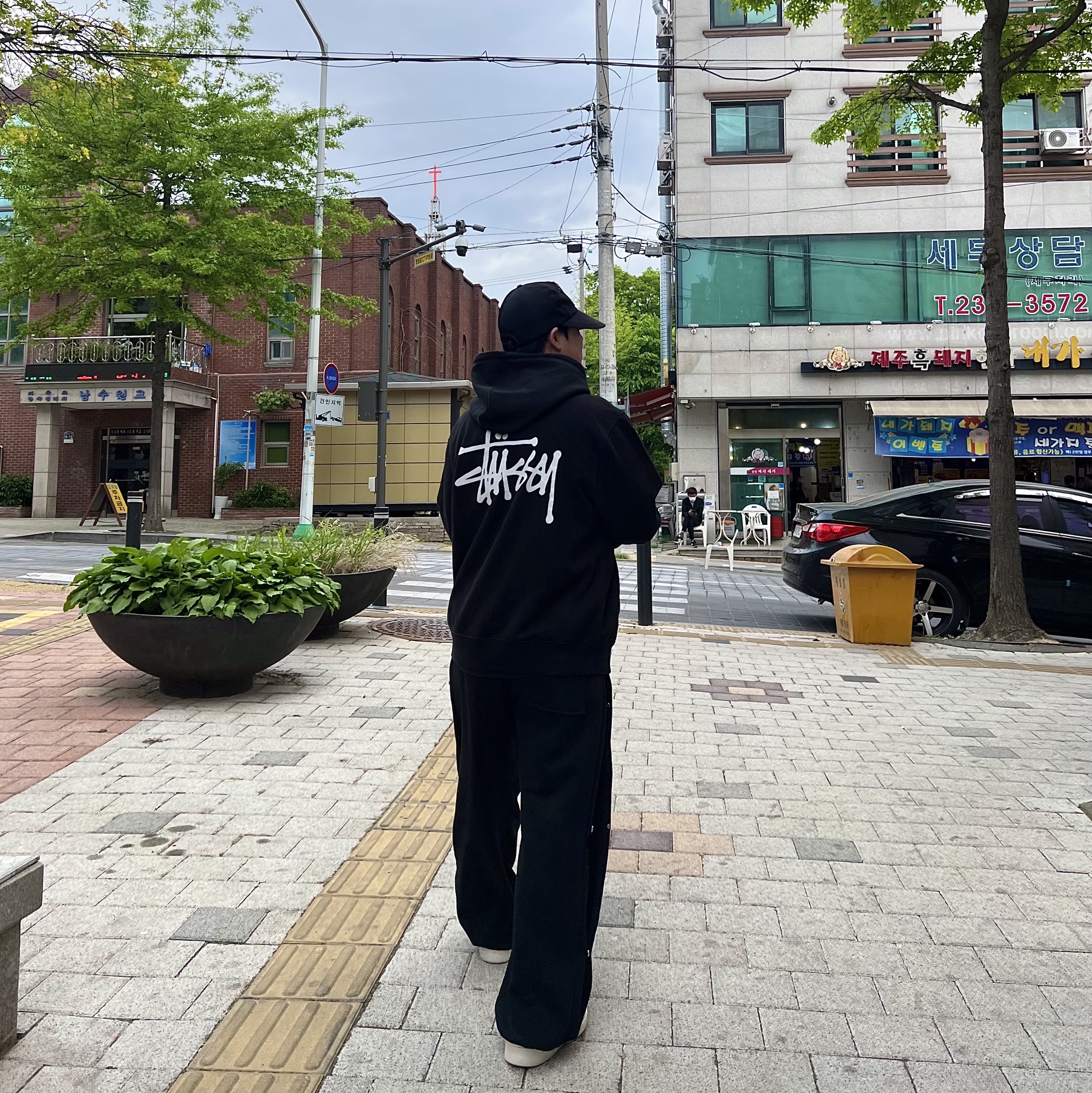 Stussy Basic Stussy Hoodie Black 2023, MJD Side Snap Wide C/P Sweatpants Black 착용 스타일 - 1