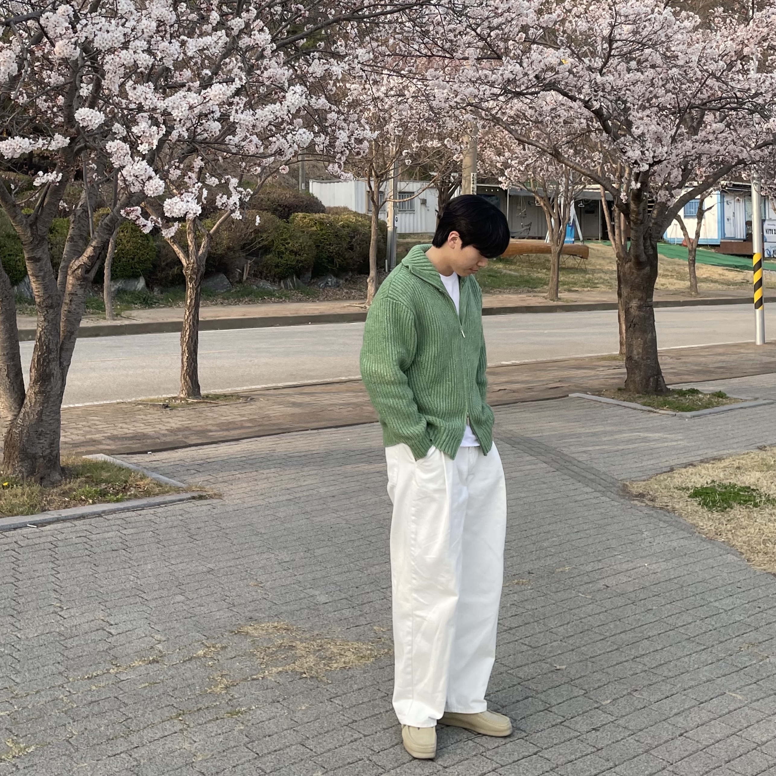 클락스 왈라비 메이플 스웨이드 착용 스타일 - 1