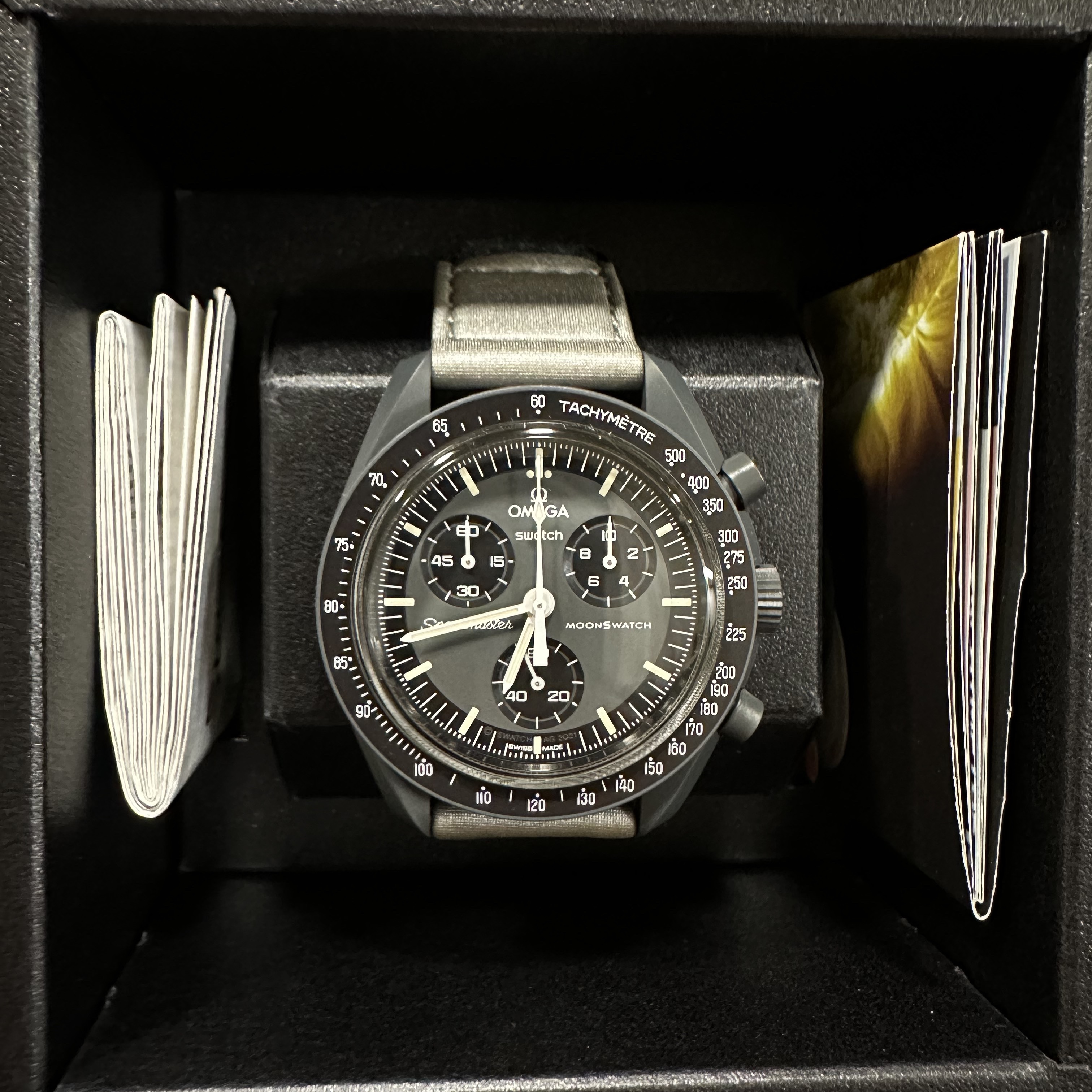 Swatch x Omega Bioceramic MoonSwatch Mission To Mercury 착용 스타일