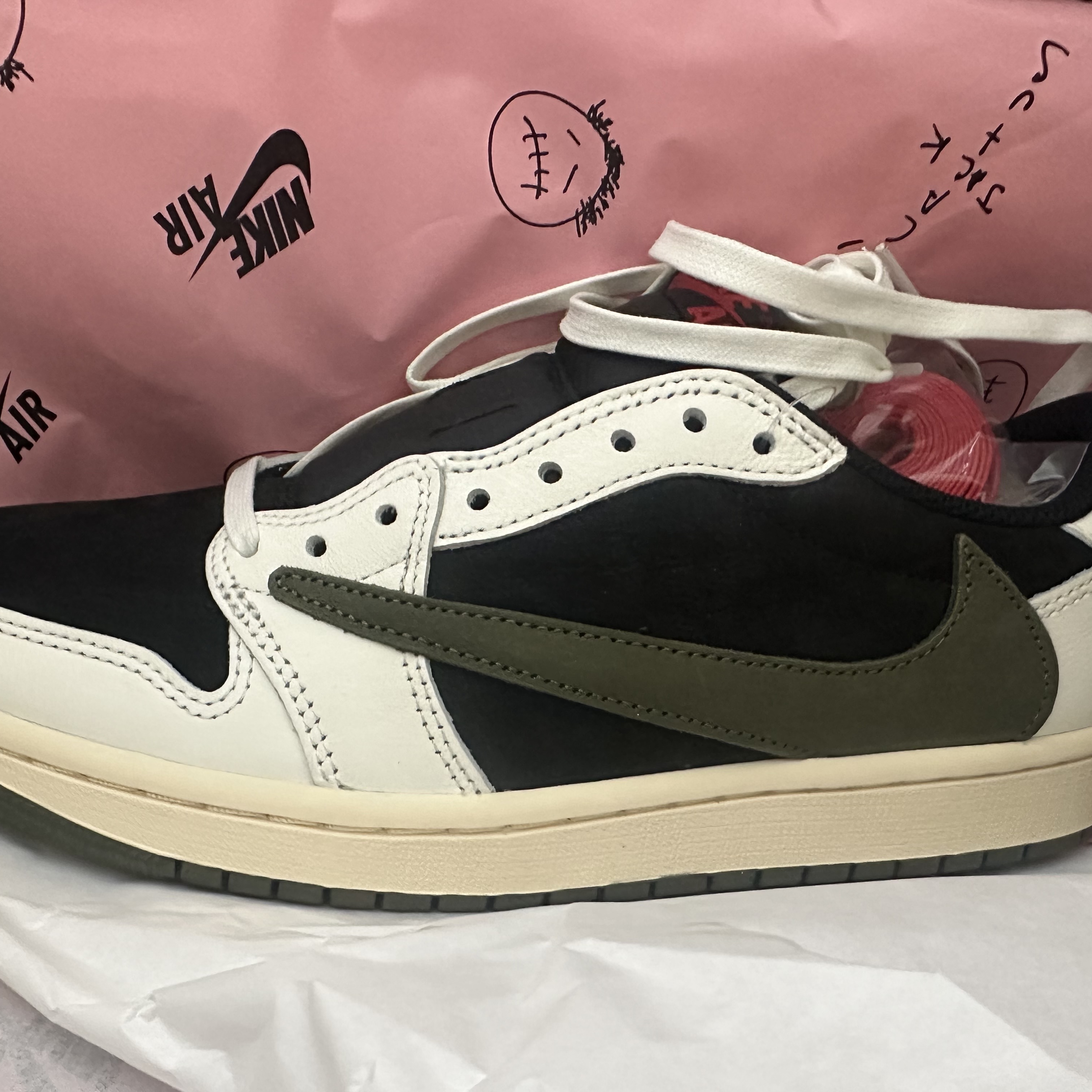 (W) Jordan 1 x Travis Scott Retro Low OG SP Medium Olive 착용 스타일
