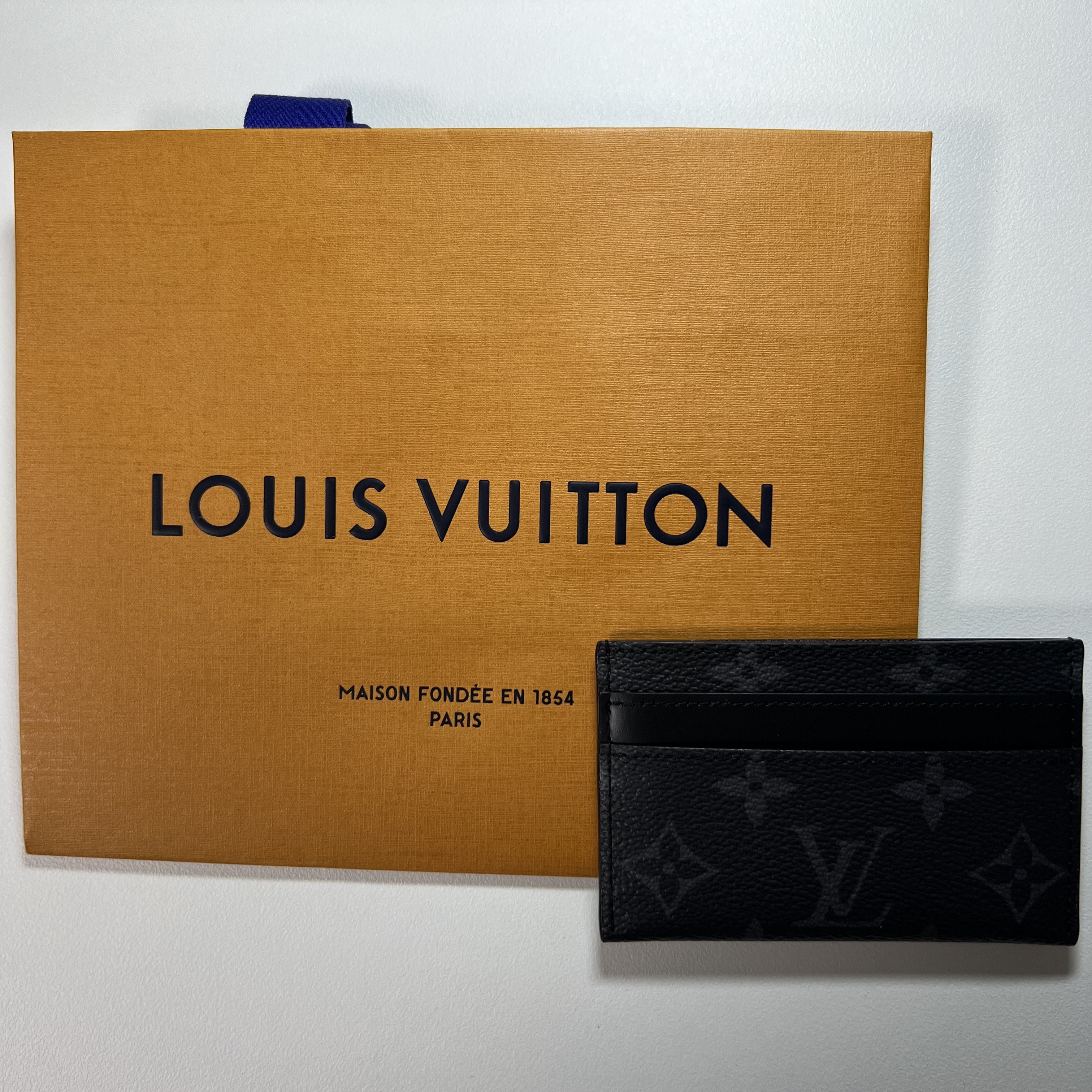 Louis Vuitton Double Card Holder Monogram Eclipse 착용 스타일