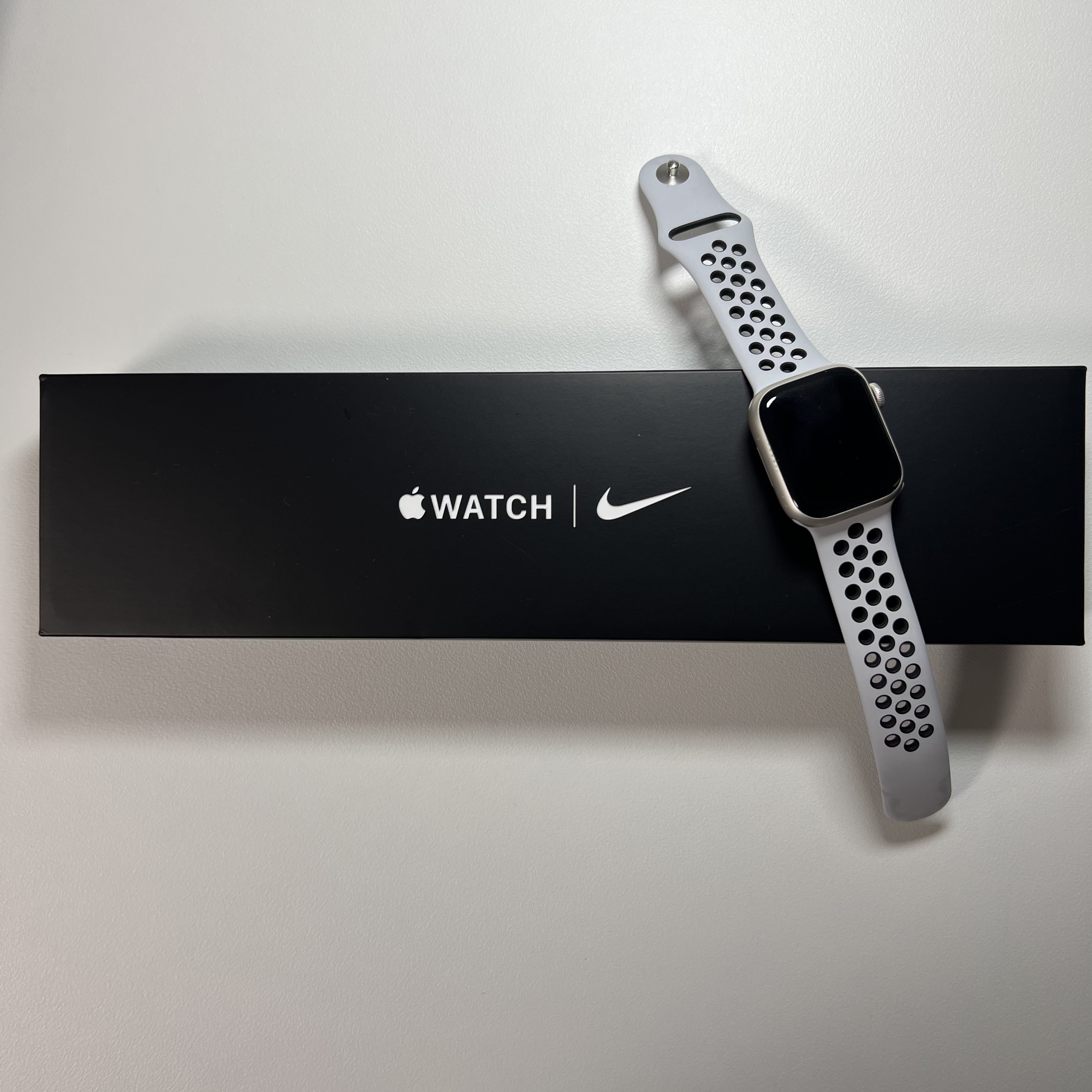 Apple Watch Nike Series 7 41mm GPS Starlight Aluminum Case with Nike Sport Band Pure Platinum Black (Korean Ver.) 착용 스타일