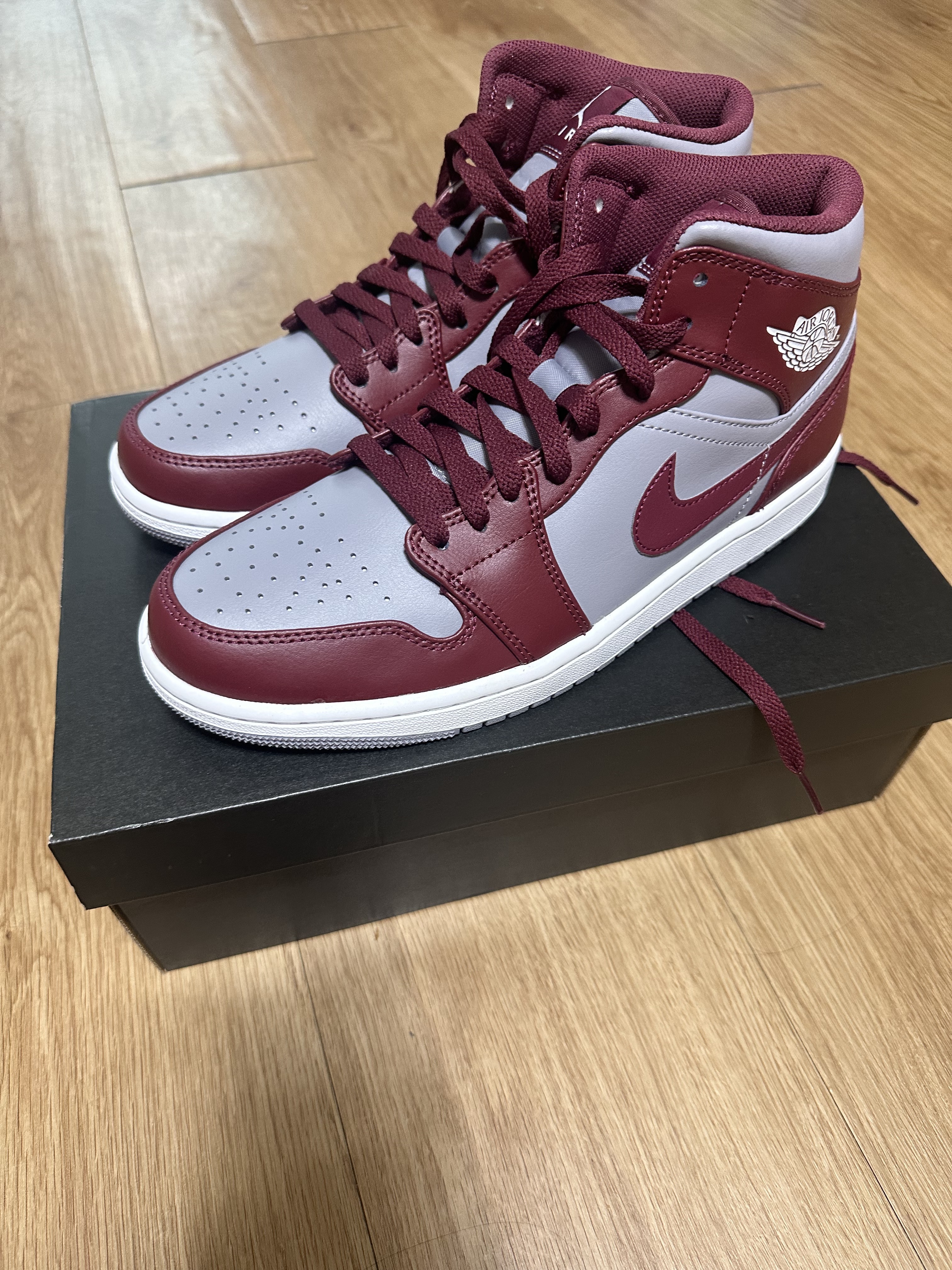 Jordan 1 Mid Cherrywood Red 착용 스타일 - 2
