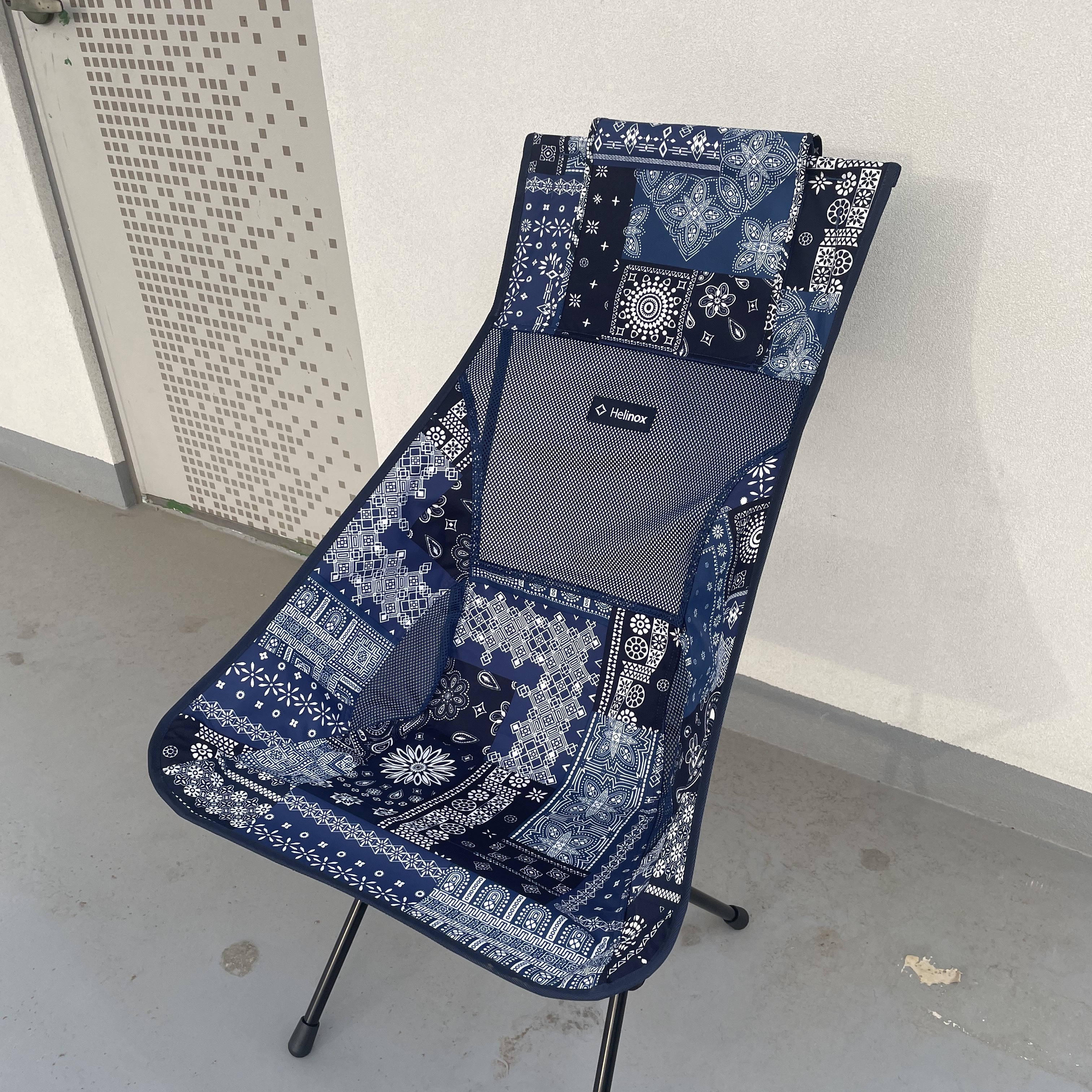 Helinox Sunset Chair Blue Bandanna Quilt 착용 스타일