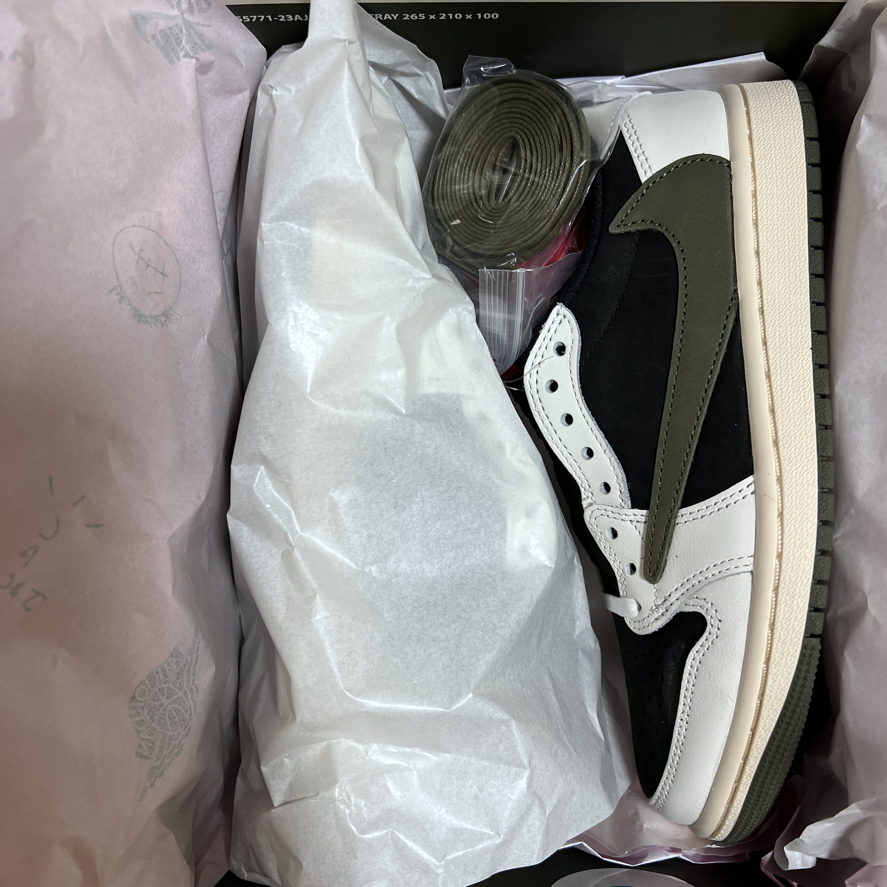 (W) Jordan 1 x Travis Scott Retro Low OG SP Medium Olive 착용 스타일