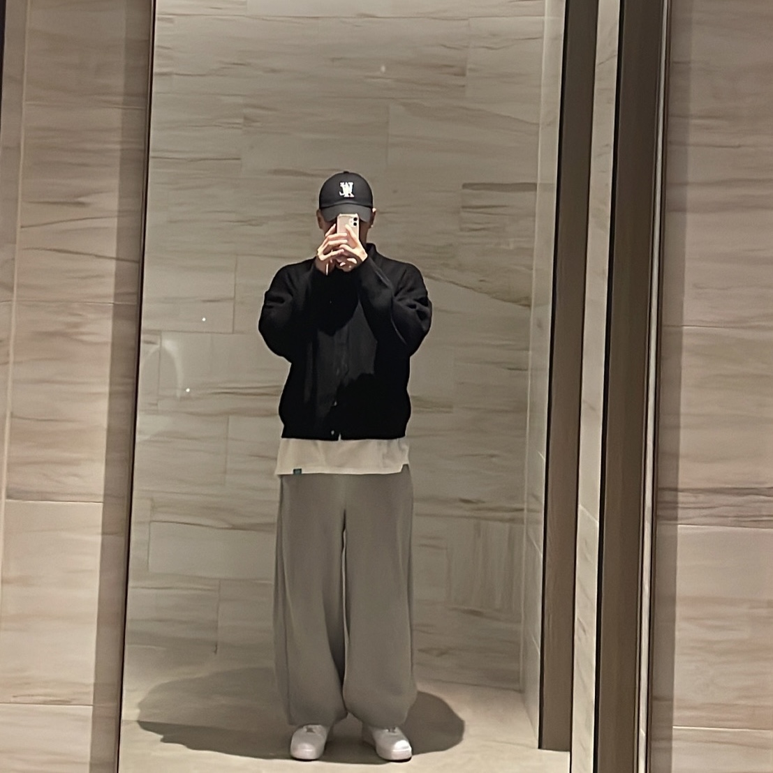 나이키 에어포스 1 '07 로우 화이트 착용 스타일