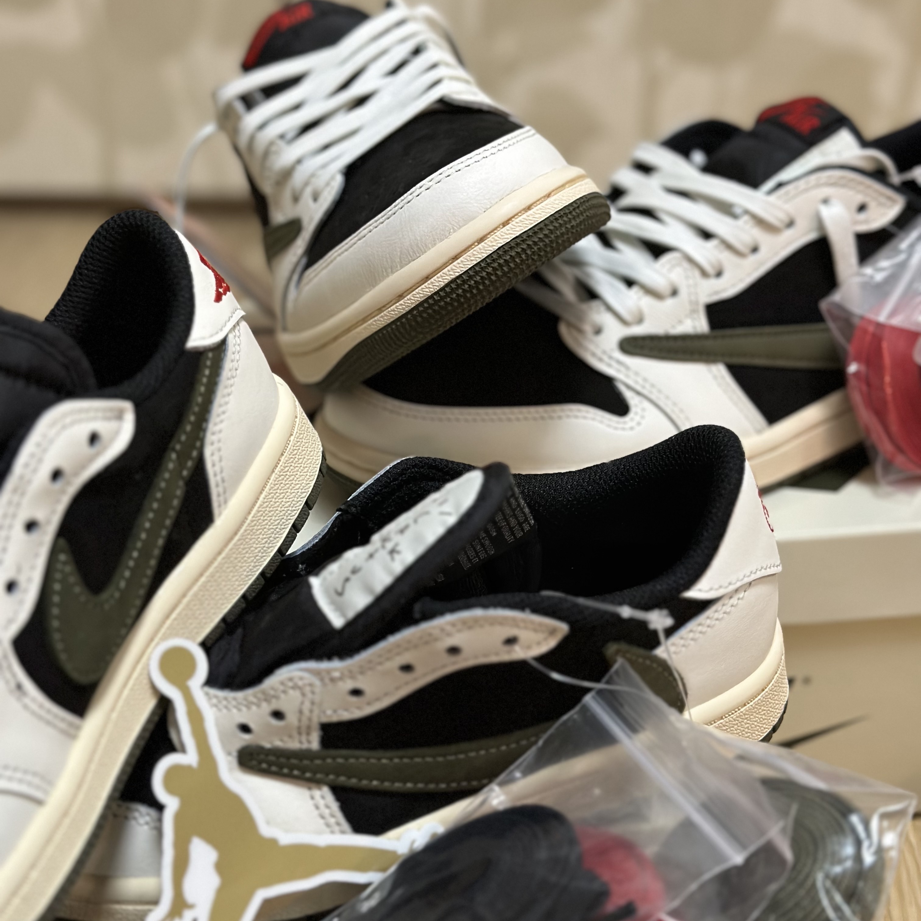 (W) Jordan 1 x Travis Scott Retro Low OG SP Medium Olive, (PS) Jordan 1 x Travis Scott Retro Low OG SP Medium Olive 착용 스타일 - 3