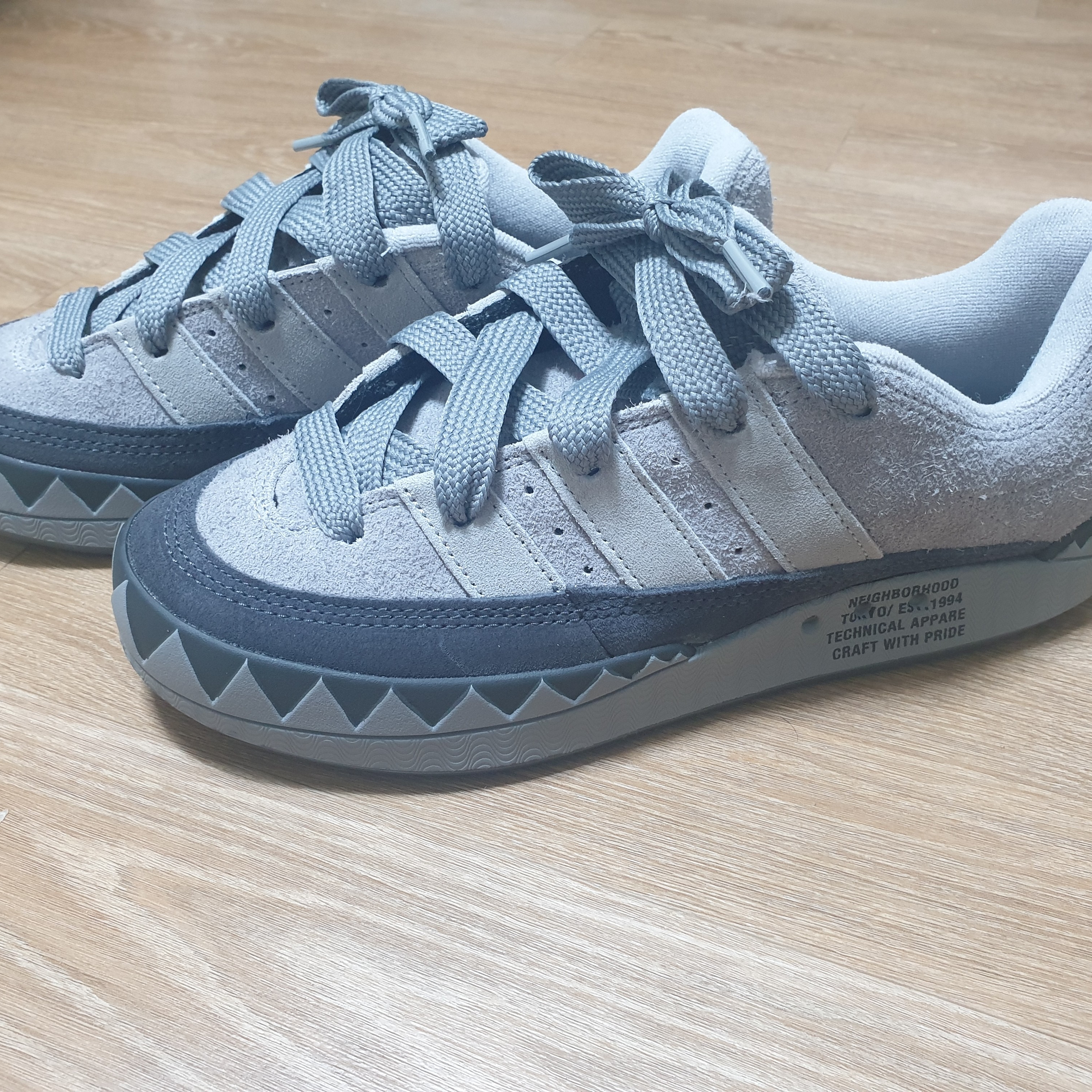 Adidas x Neighborhood Adimatic Charcoal Solid Grey 착용 스타일 - 2