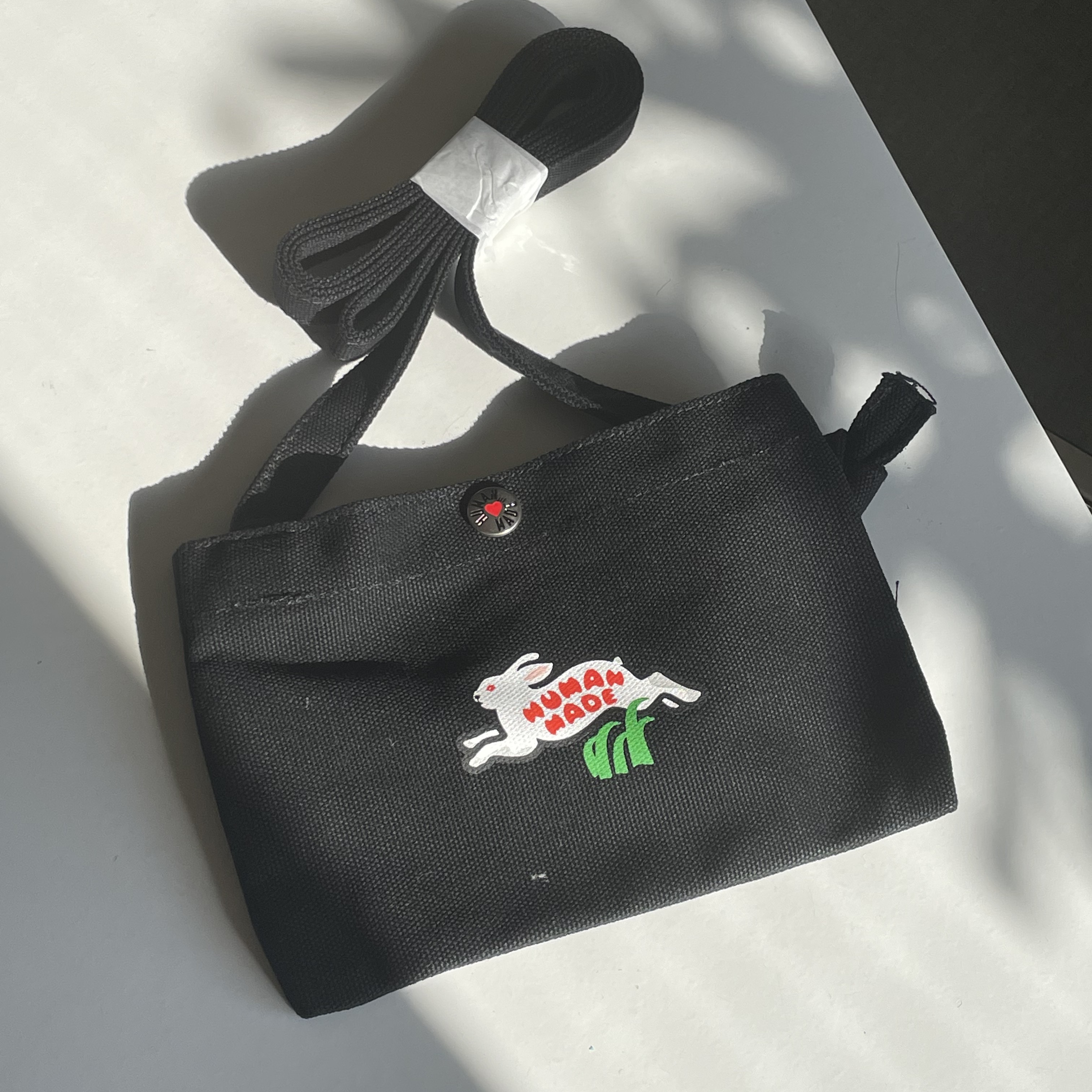 Human Made Mini Shoulder Bag Black 착용 스타일 - 2