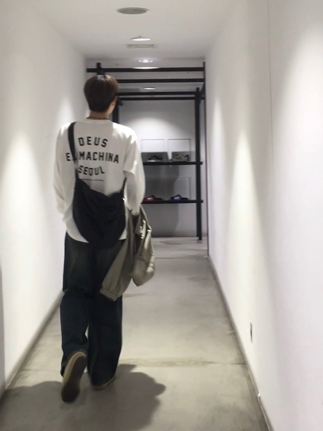 클락스 왈라비 메이플 스웨이드 착용 스타일 - 1