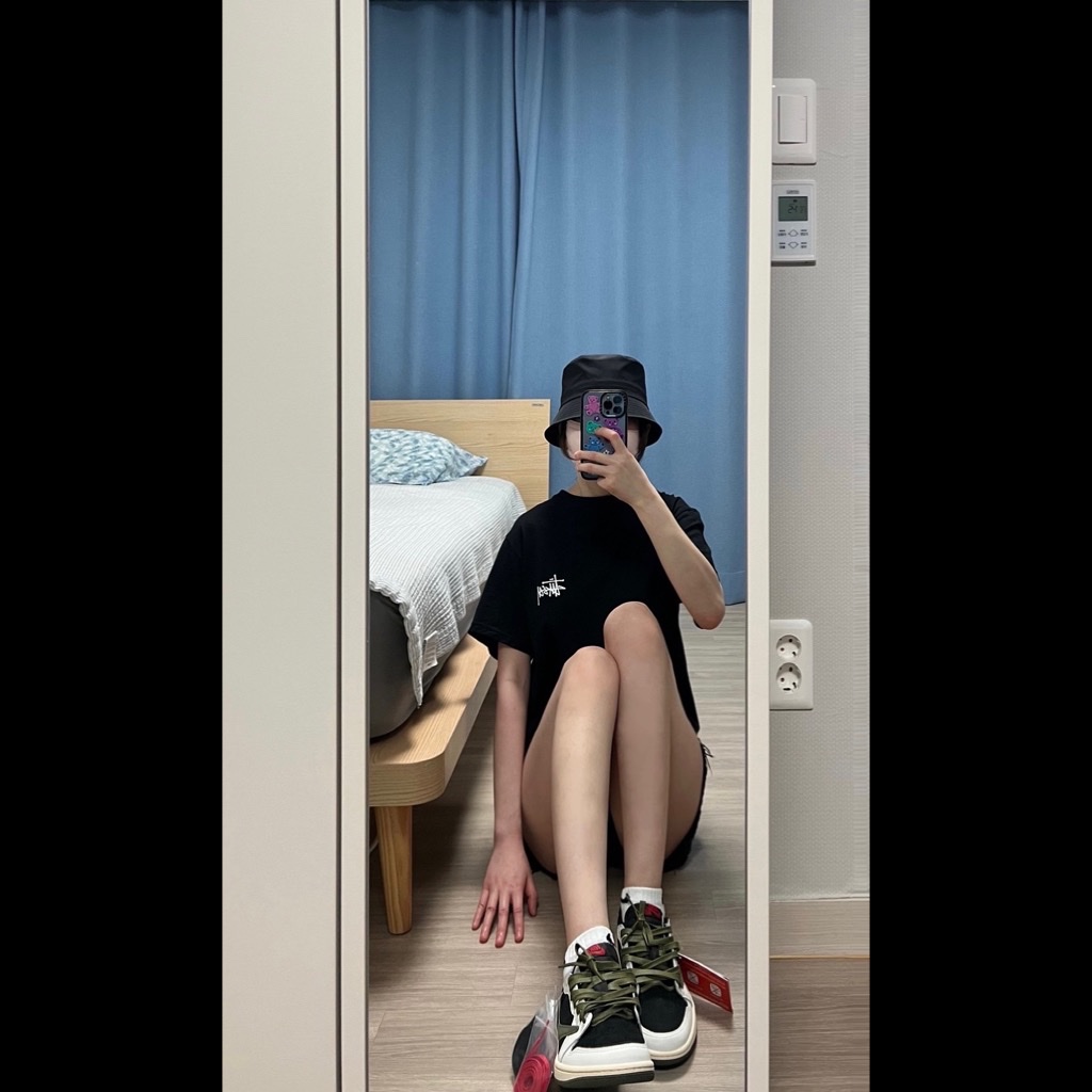(W) Jordan 1 x Travis Scott Retro Low OG SP Medium Olive 착용 스타일 - 1