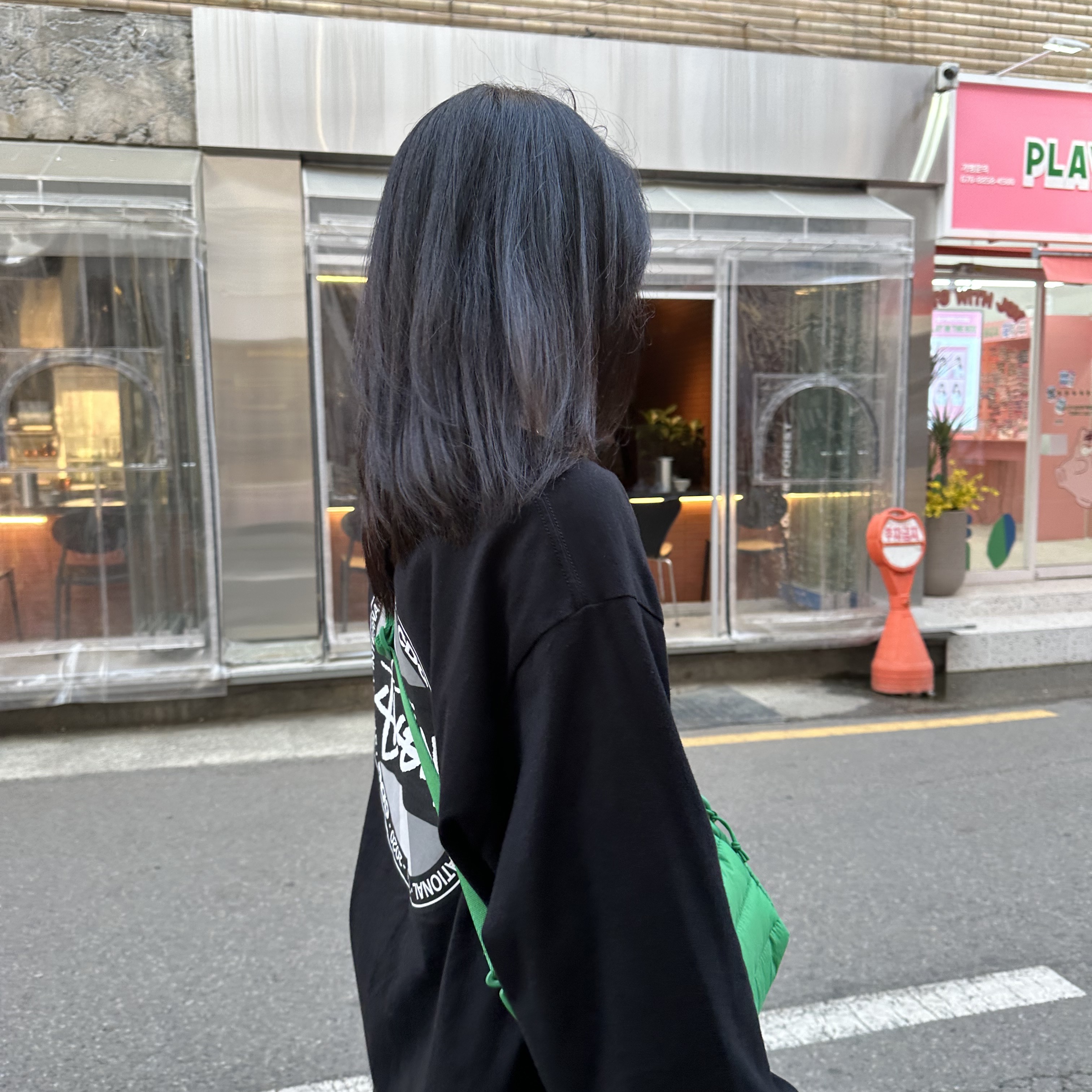 스투시 x CDG 닷 롱슬리브 티셔츠 블랙 착용 스타일