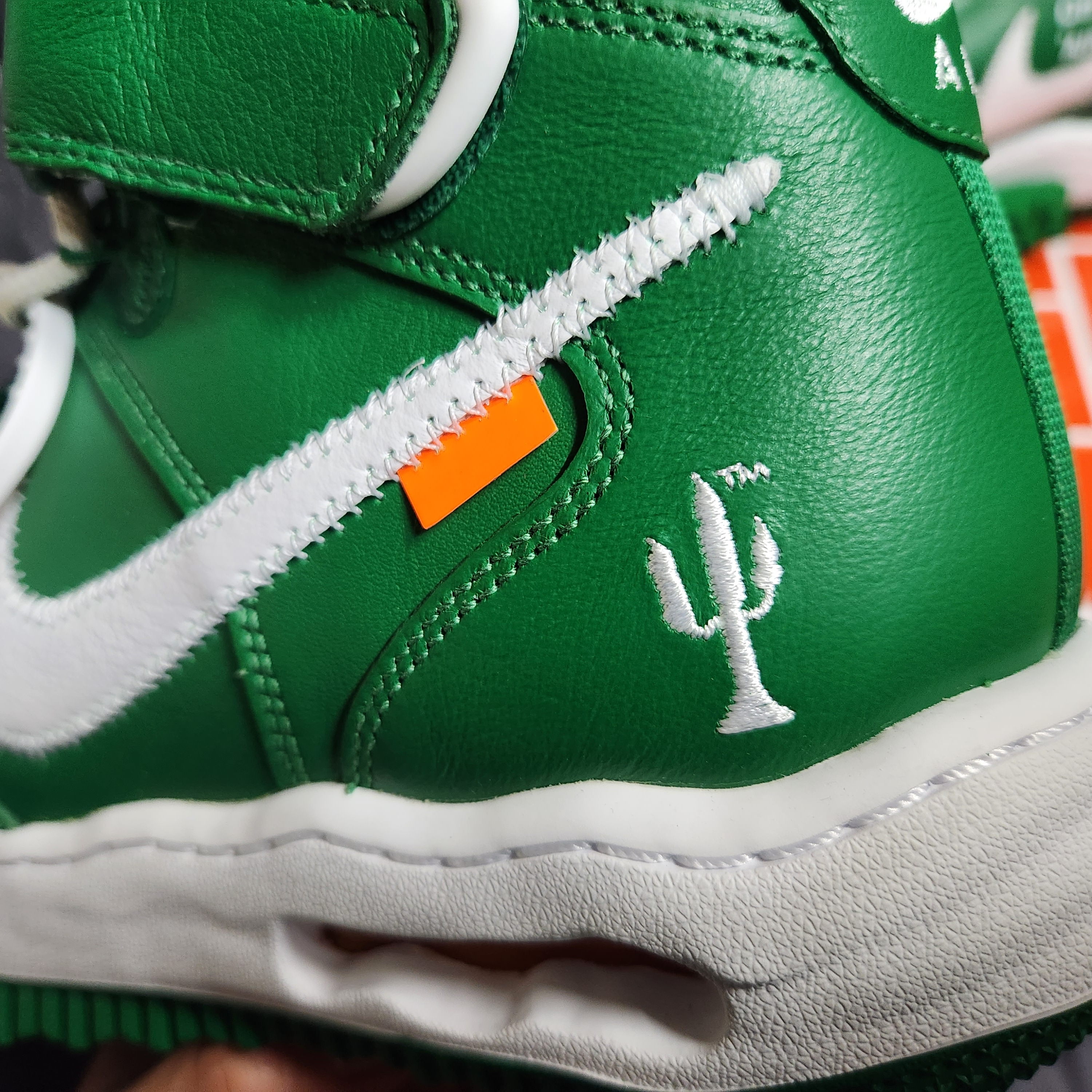 Nike x Off-White Air Force 1 Mid SP Leather Pine Green 착용 스타일 - 5