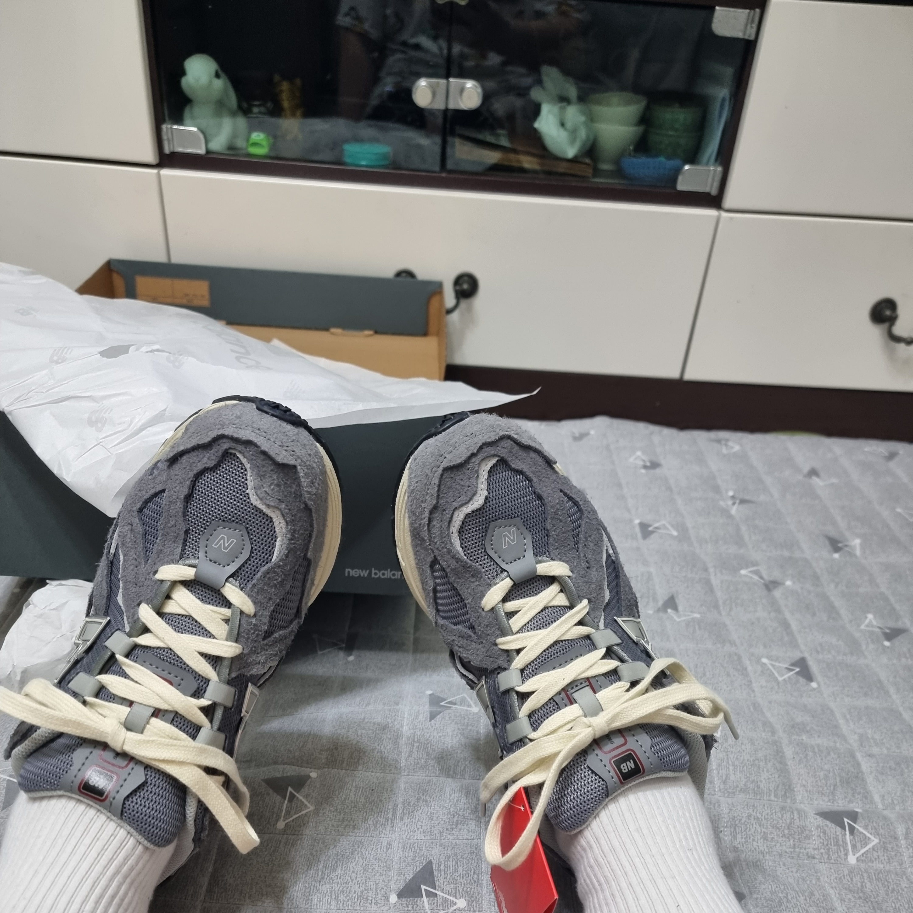 New Balance 1906D Protection Pack Castlerock 착용 스타일