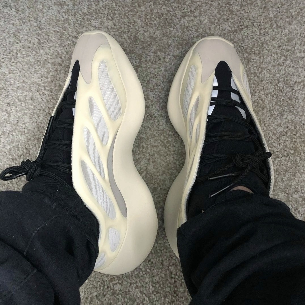 Adidas Yeezy 700 V3 Azael 2022/2023 착용 스타일