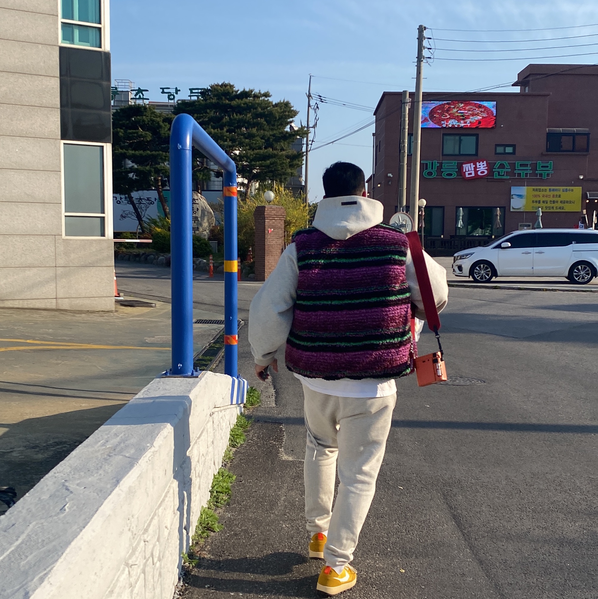 Stussy Striped Sherpa Vest Grape 착용 스타일