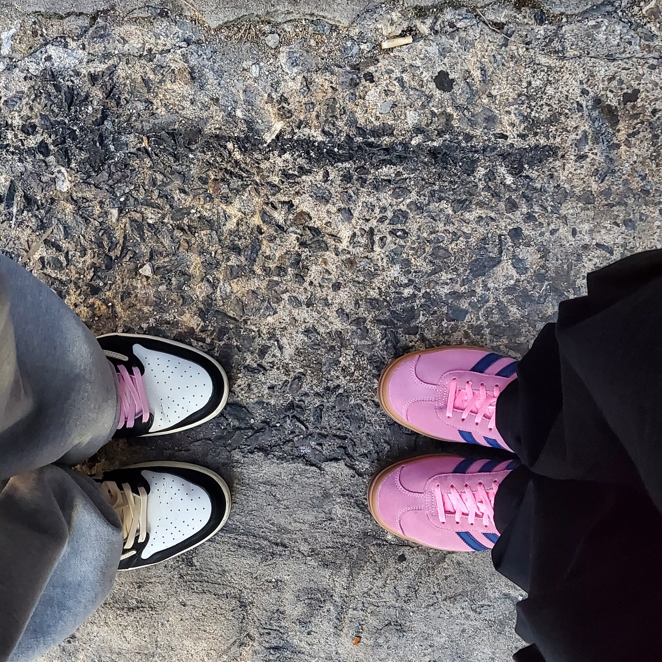 Jordan 1 x Travis Scott x Fragment Retro Low OG SP Military Blue, (W) Adidas Gazelle Bold Pink Glow Victory Blue 착용 스타일