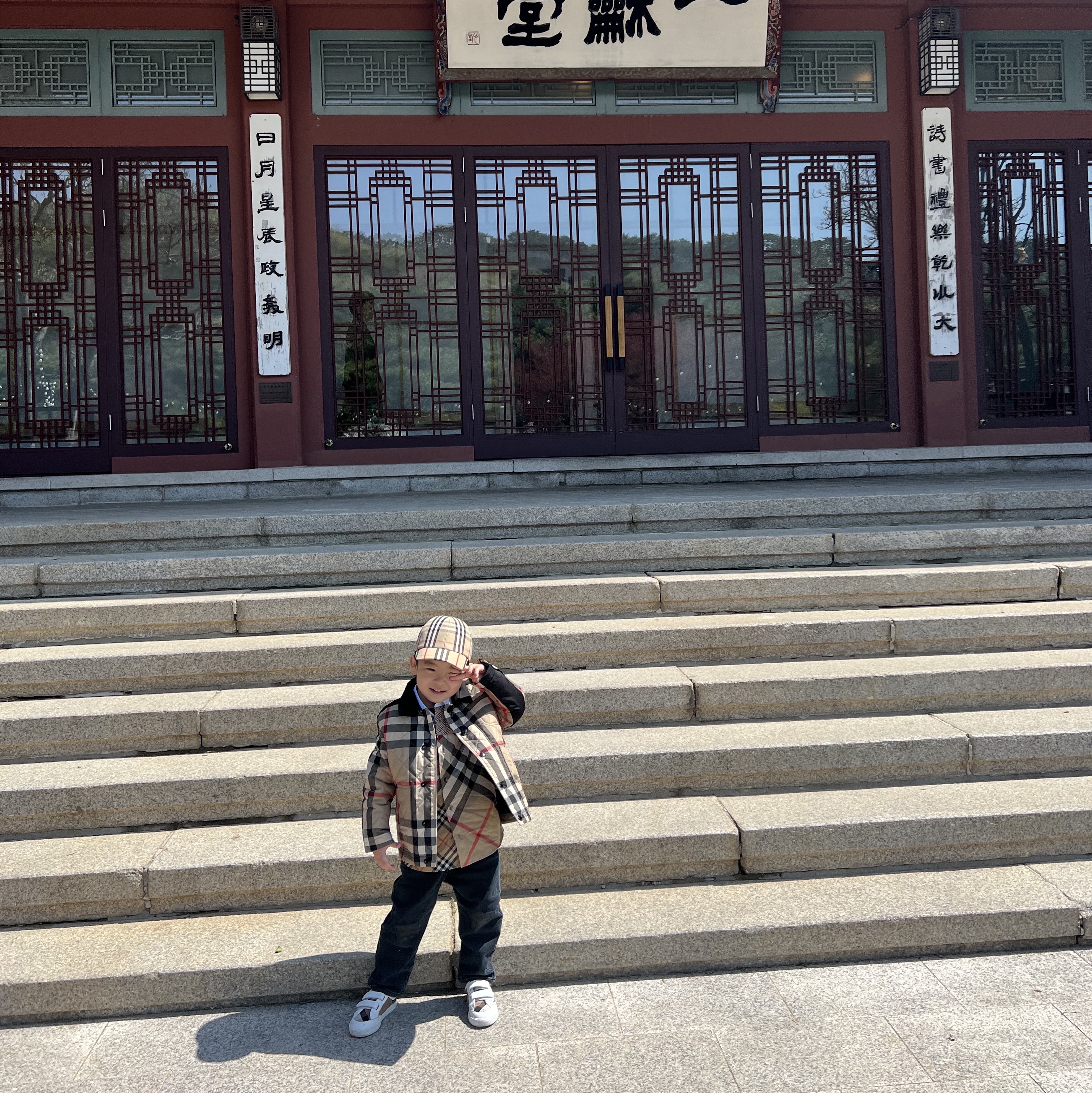 (Kids) Burberry Logo Applique Check Diamond Quilted Jacket Archive Beige, (Kids) Burberry Vintage Check Icon Stripe Ball Cap Archive Beige 착용 스타일 - 2