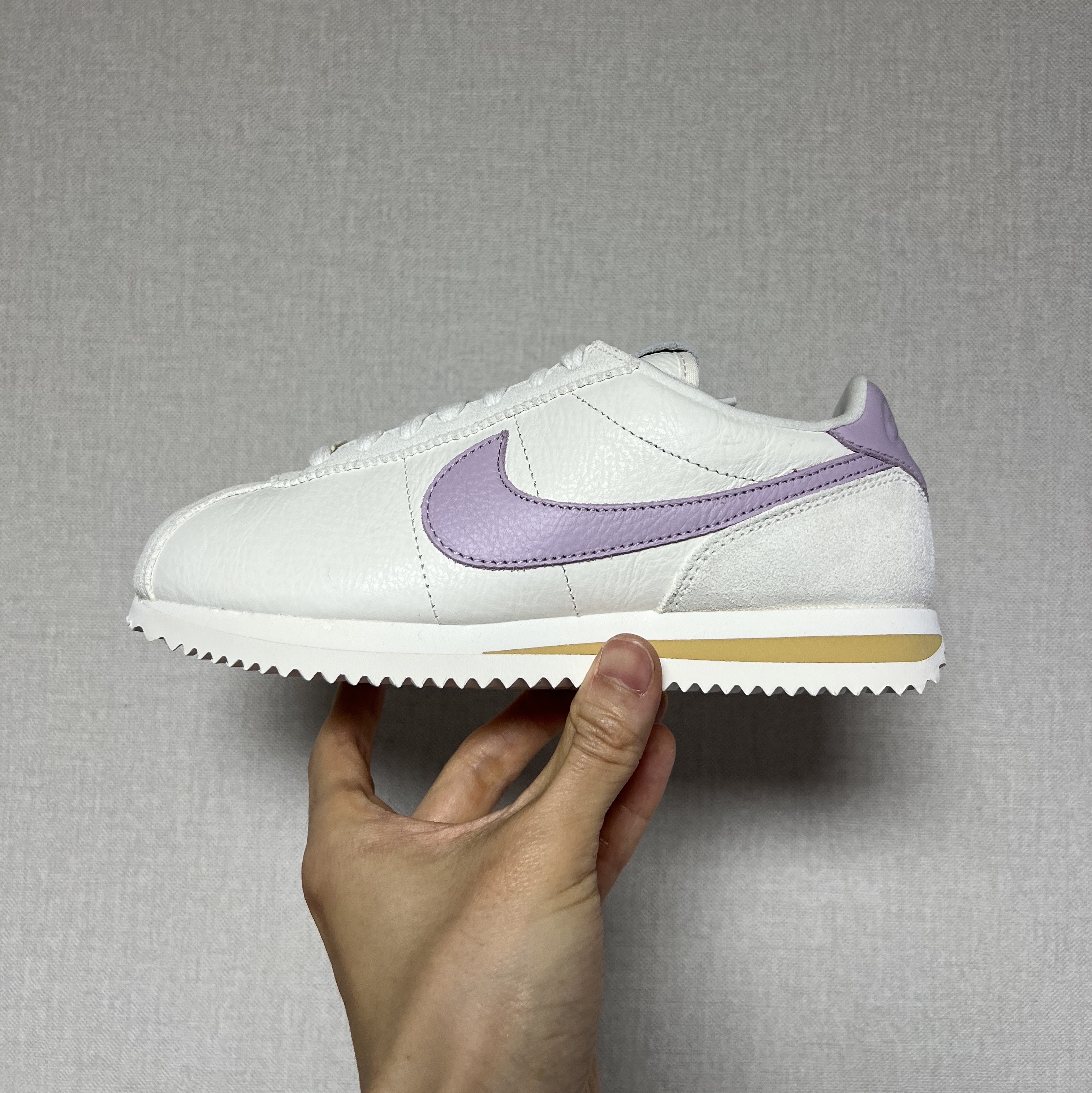 (W) Nike Cortez SE Iced Lilac 착용 스타일 - 3