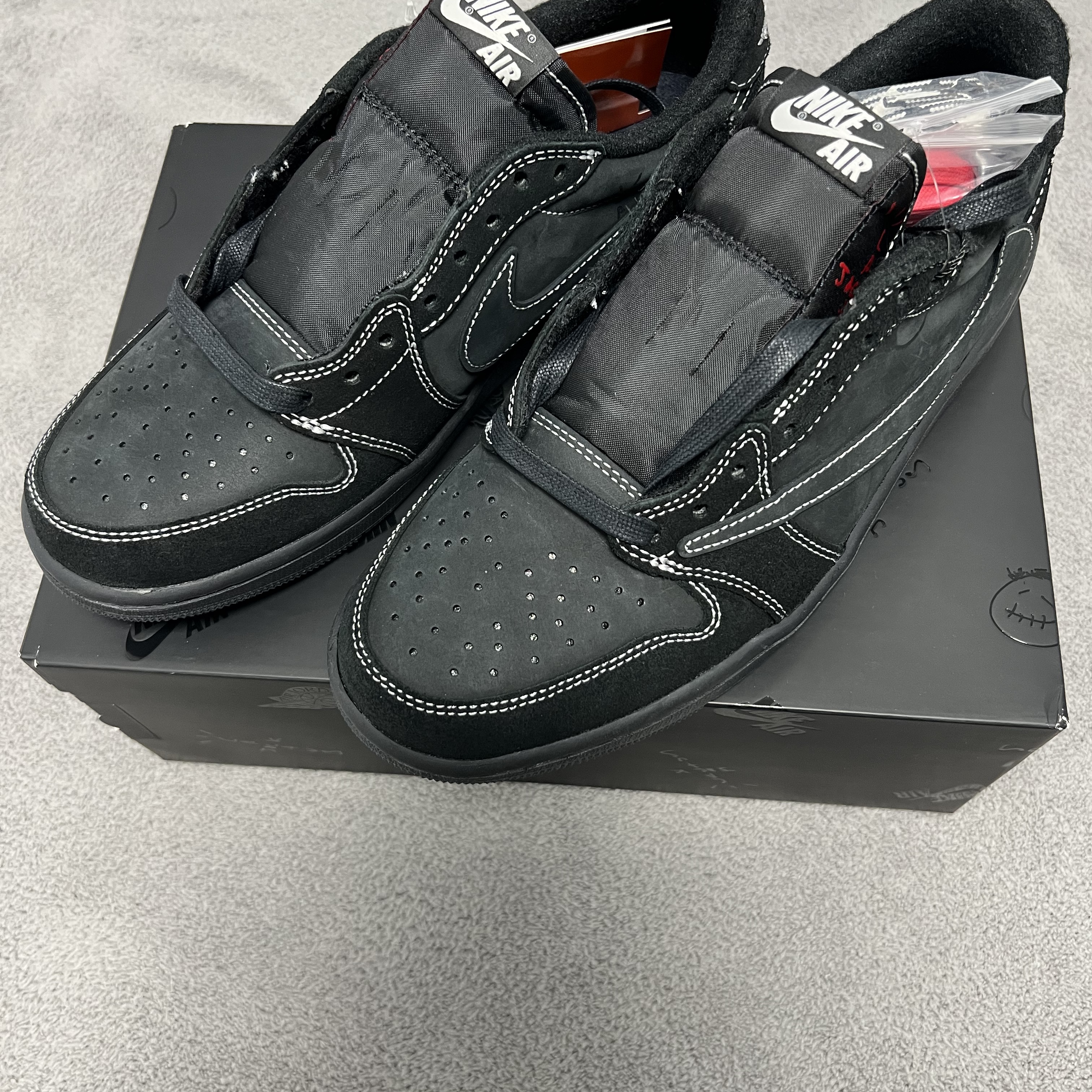 Jordan 1 x Travis Scott Retro Low OG SP Black Phantom 착용 스타일