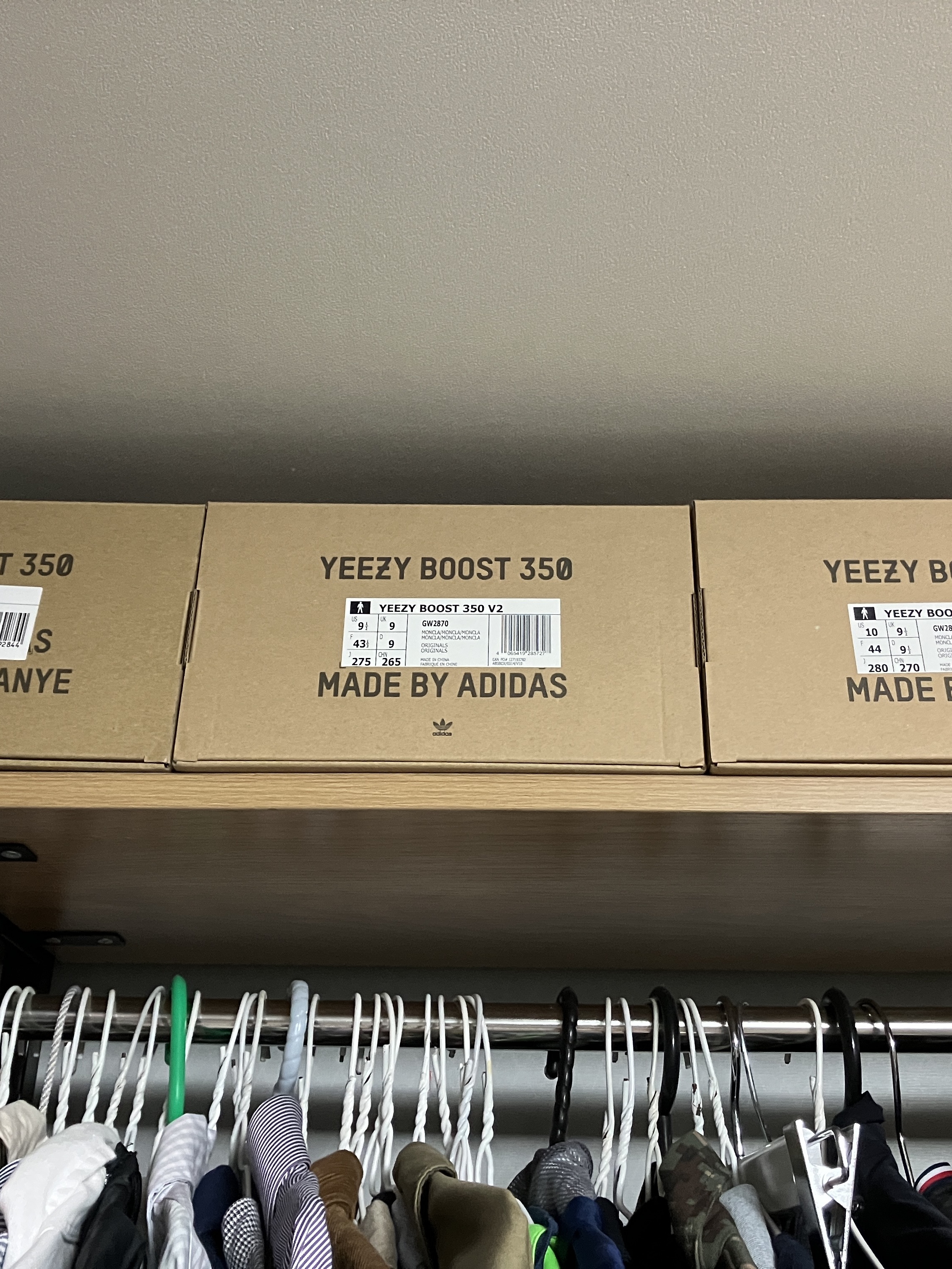 Adidas Yeezy Boost 350 V2 Mono Clay 착용 스타일