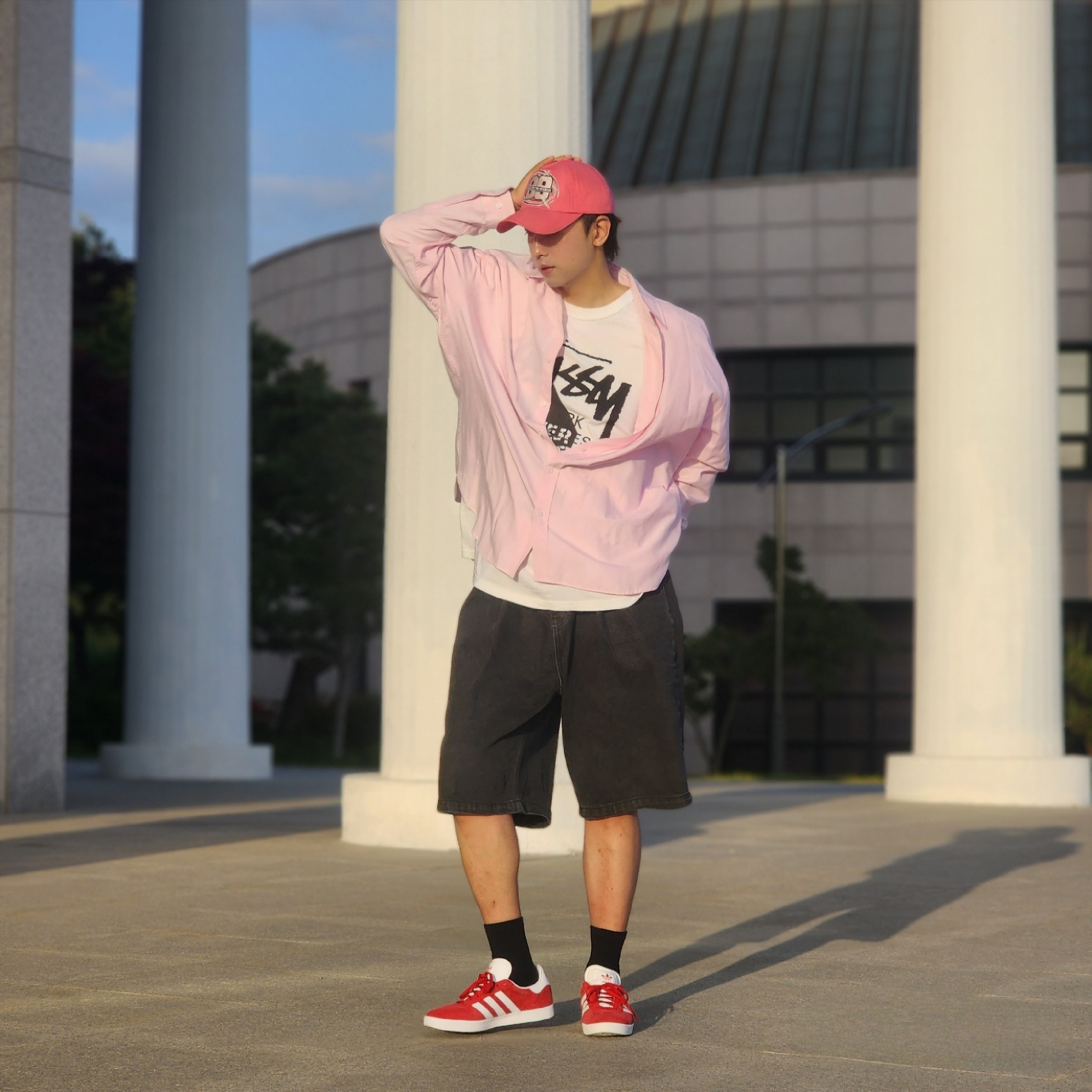 Stussy DSM World Tour T-Shirt White, Adidas Gazelle Power Red 착용 스타일 - 3