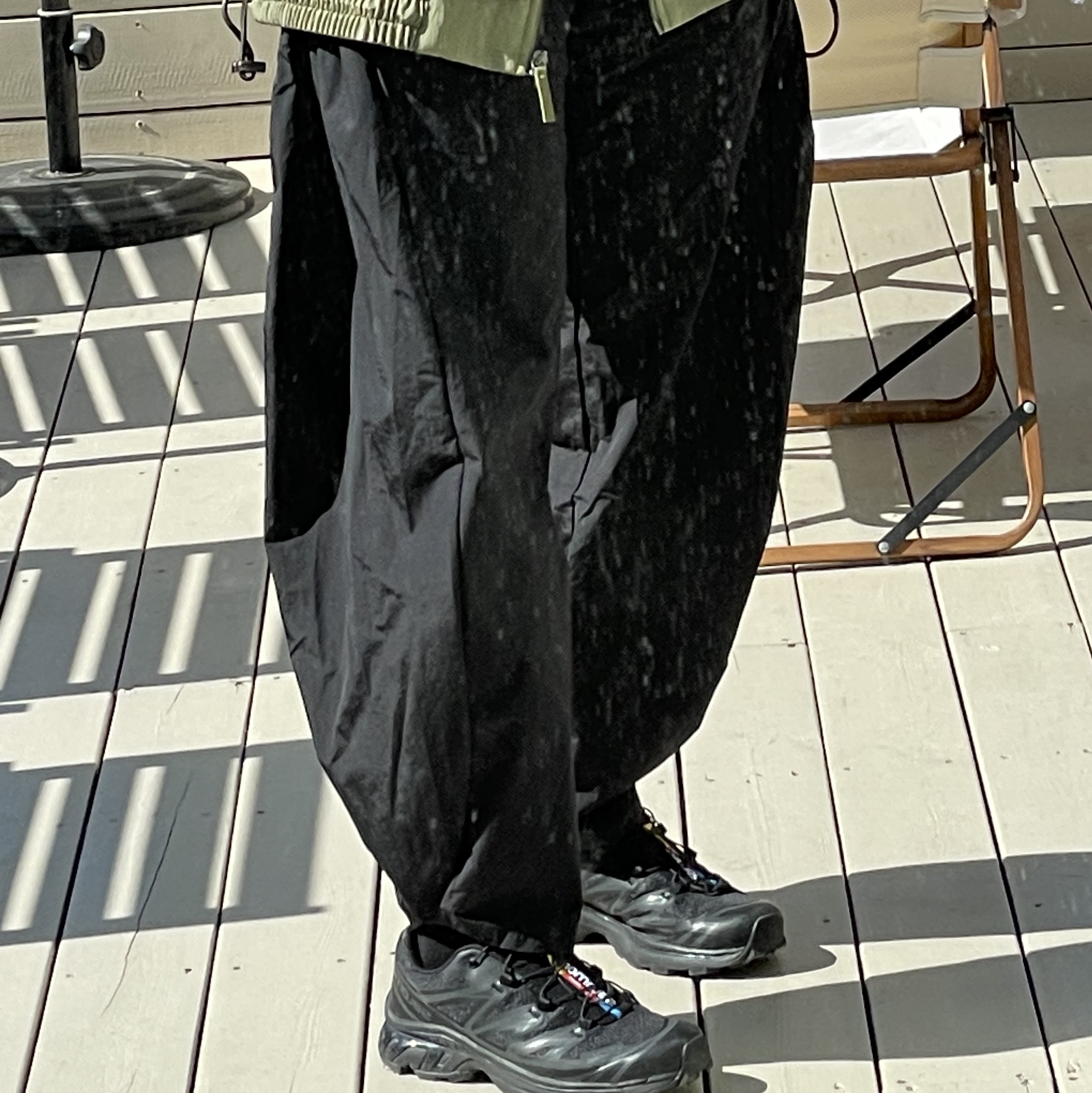 Sansan Gear Side Snap Pants Black 착용 스타일 - 1