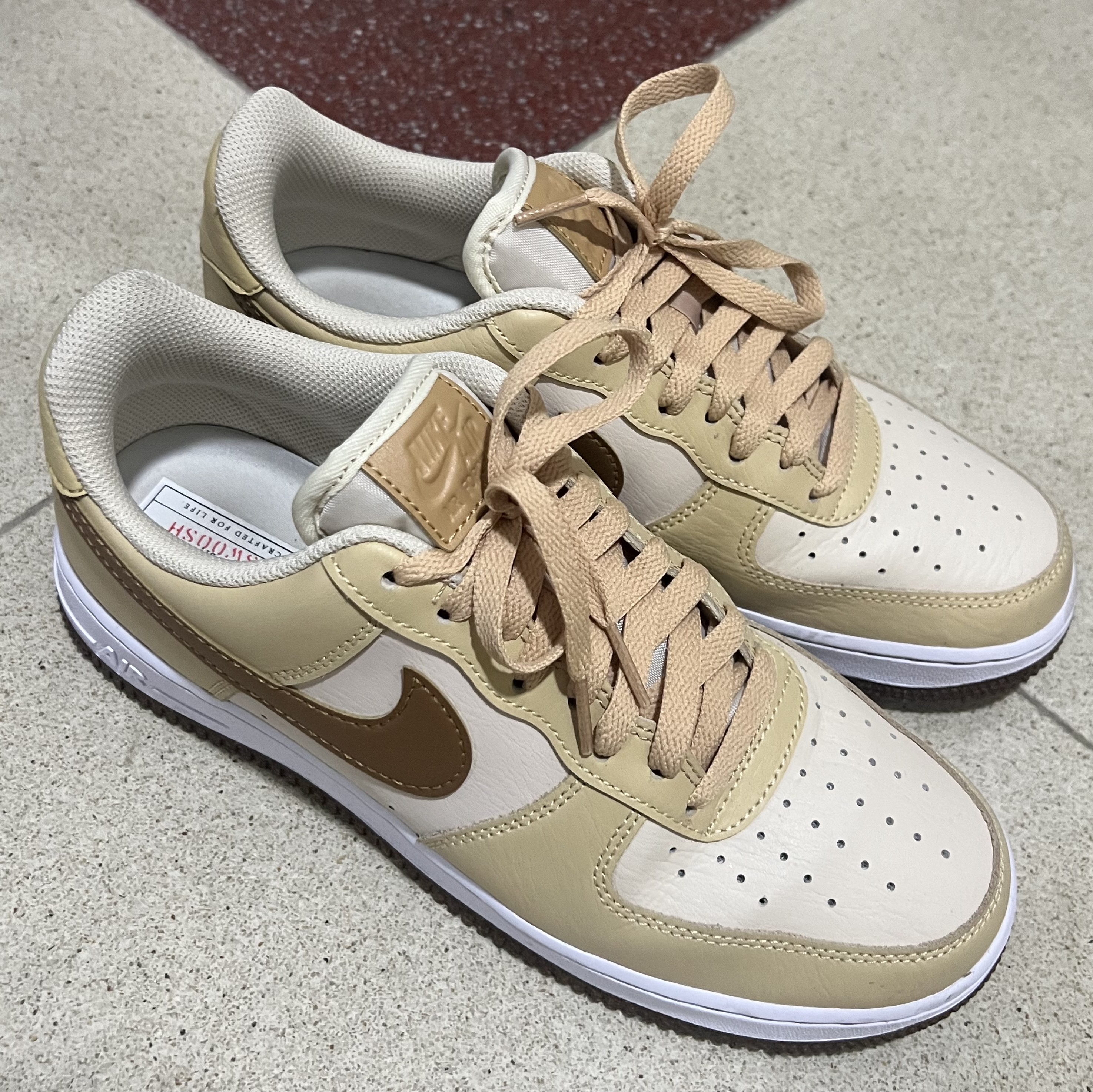 Nike Air Force 1 Low '07 LV8 Pearl White Sesame 착용 스타일