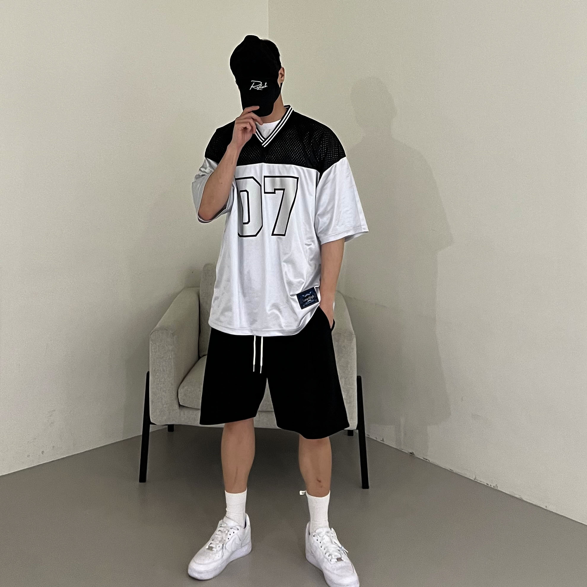 나이키 x 드레이크 녹타 에어포스 1 로우 SP 서티파이드 러버 보이 화이트 착용 스타일 - 1