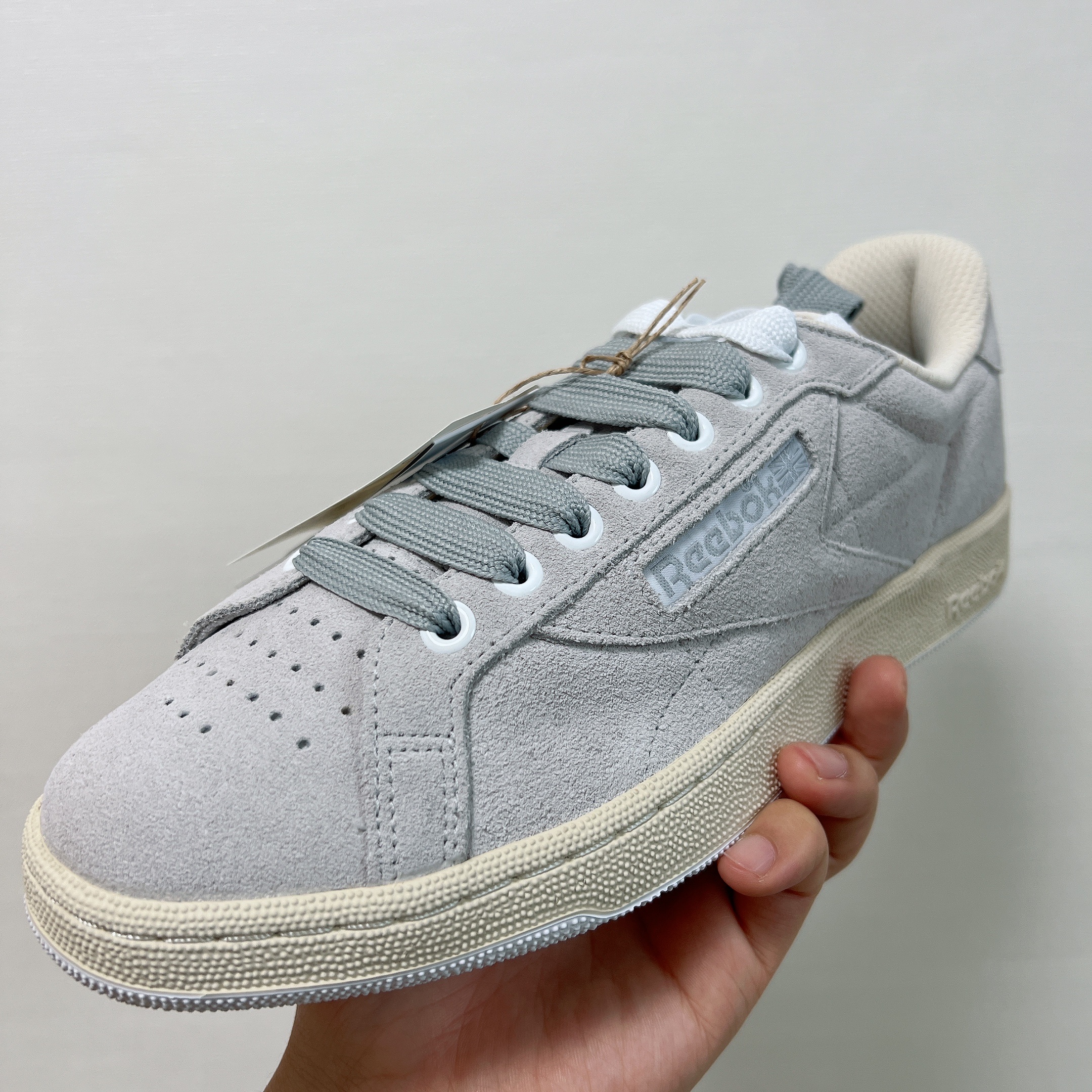 Reebok x Sneeze Club C Grounds Grey Alabaster 착용 스타일