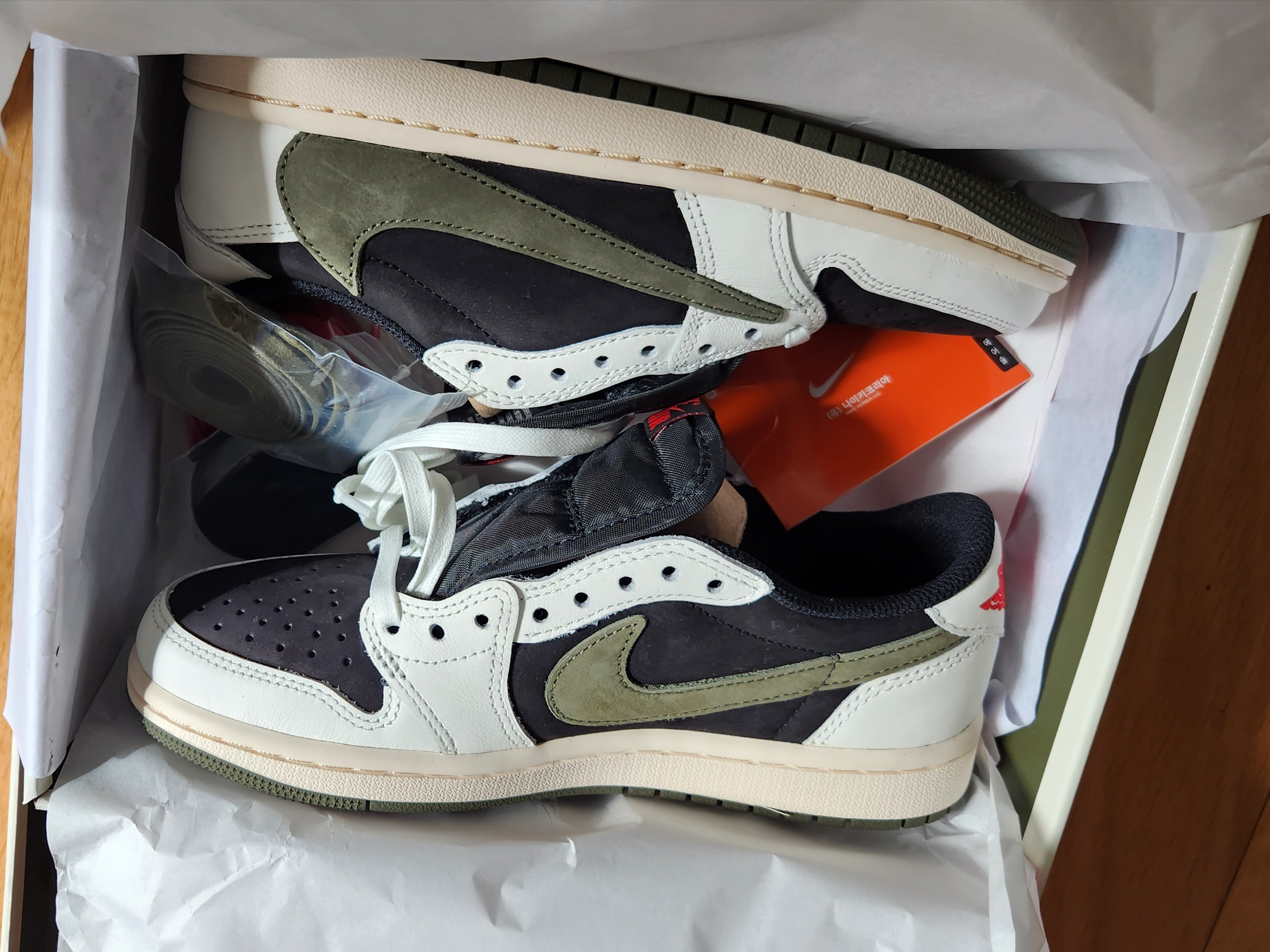 (W) Jordan 1 x Travis Scott Retro Low OG SP Medium Olive 착용 스타일