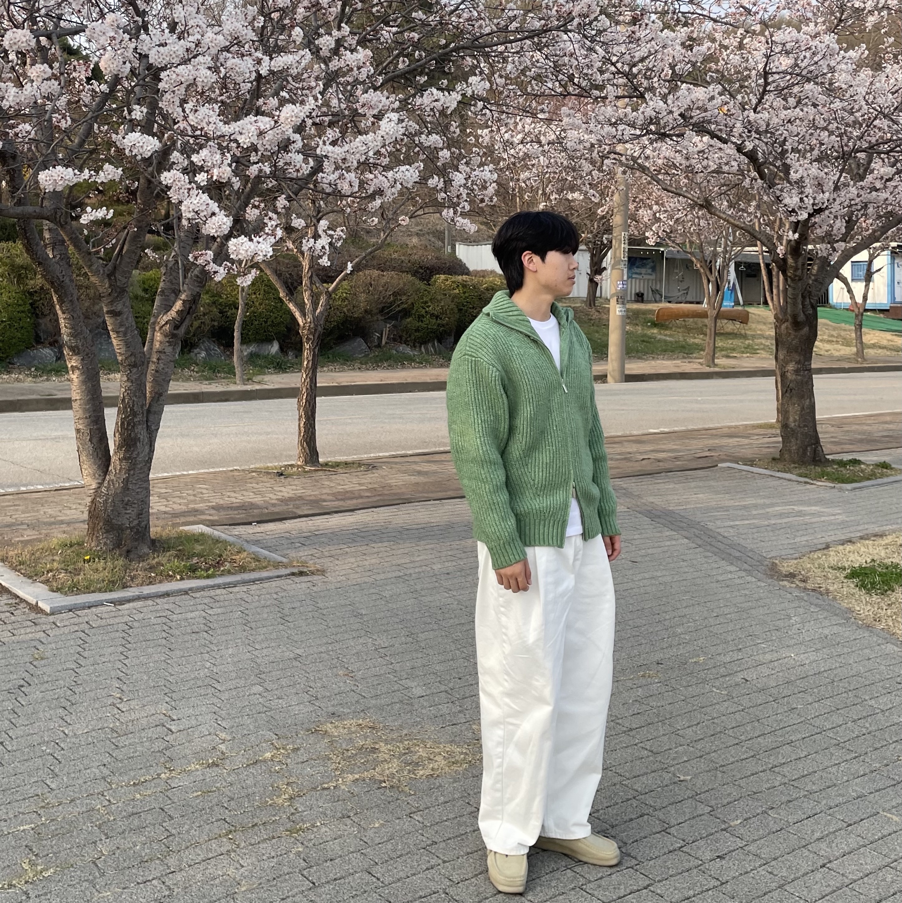 클락스 왈라비 메이플 스웨이드 착용 스타일 - 2