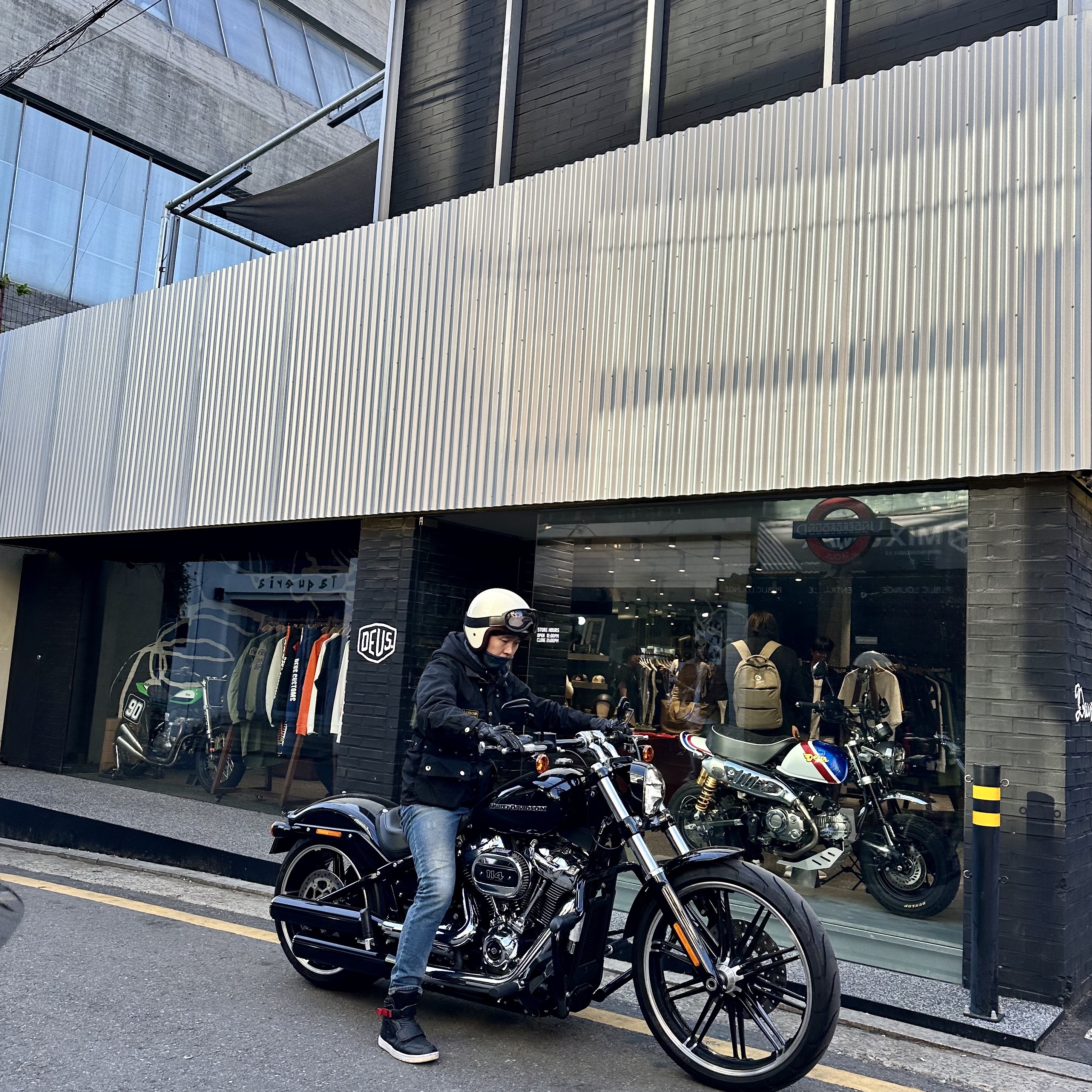 Jordan 1 Moto Black, Barbour International Original Wax Jacket Black 착용 스타일 - 2